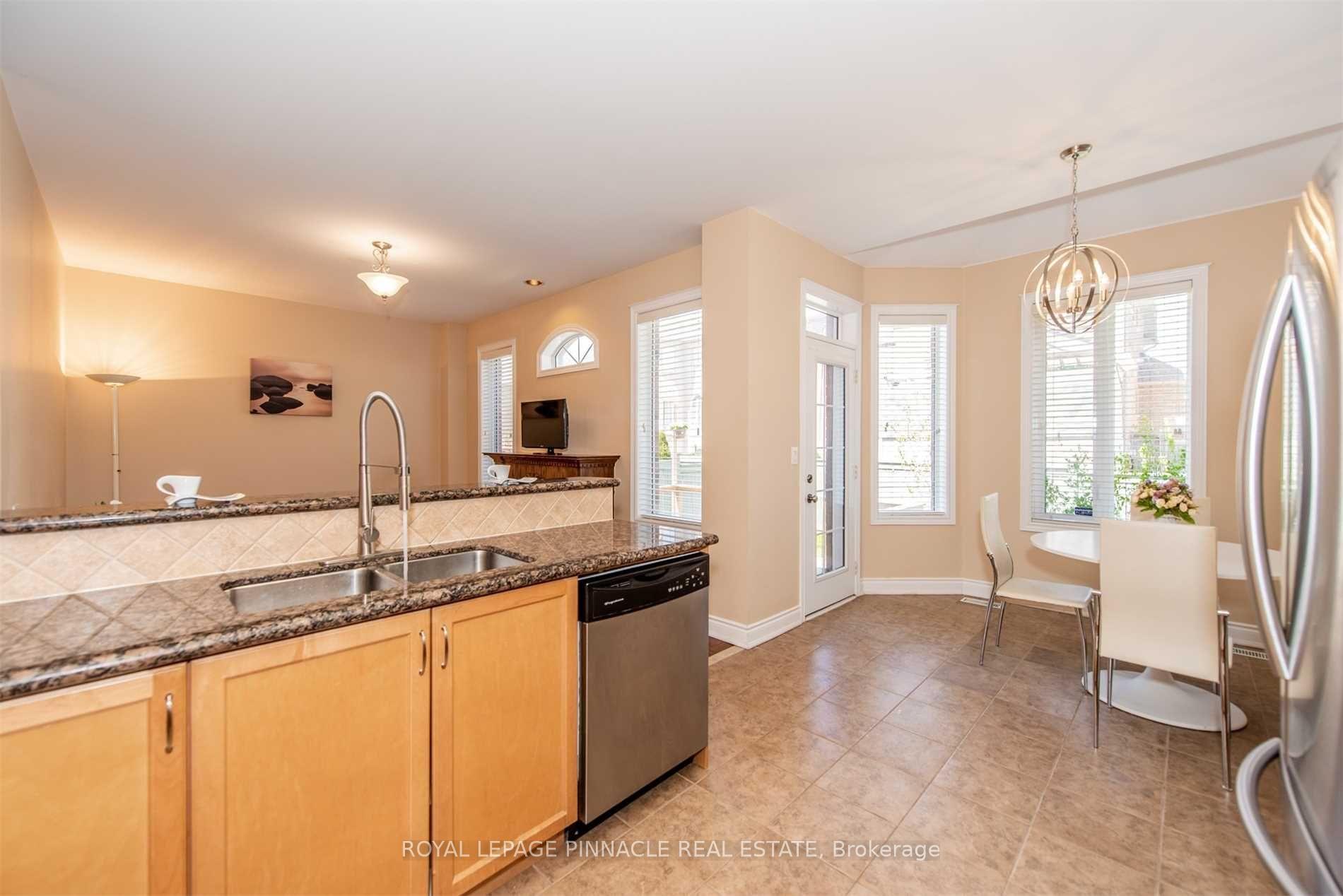 Photo 4 of 3347 Whilabout Terrace, Oakville, Bronte — HOMEH