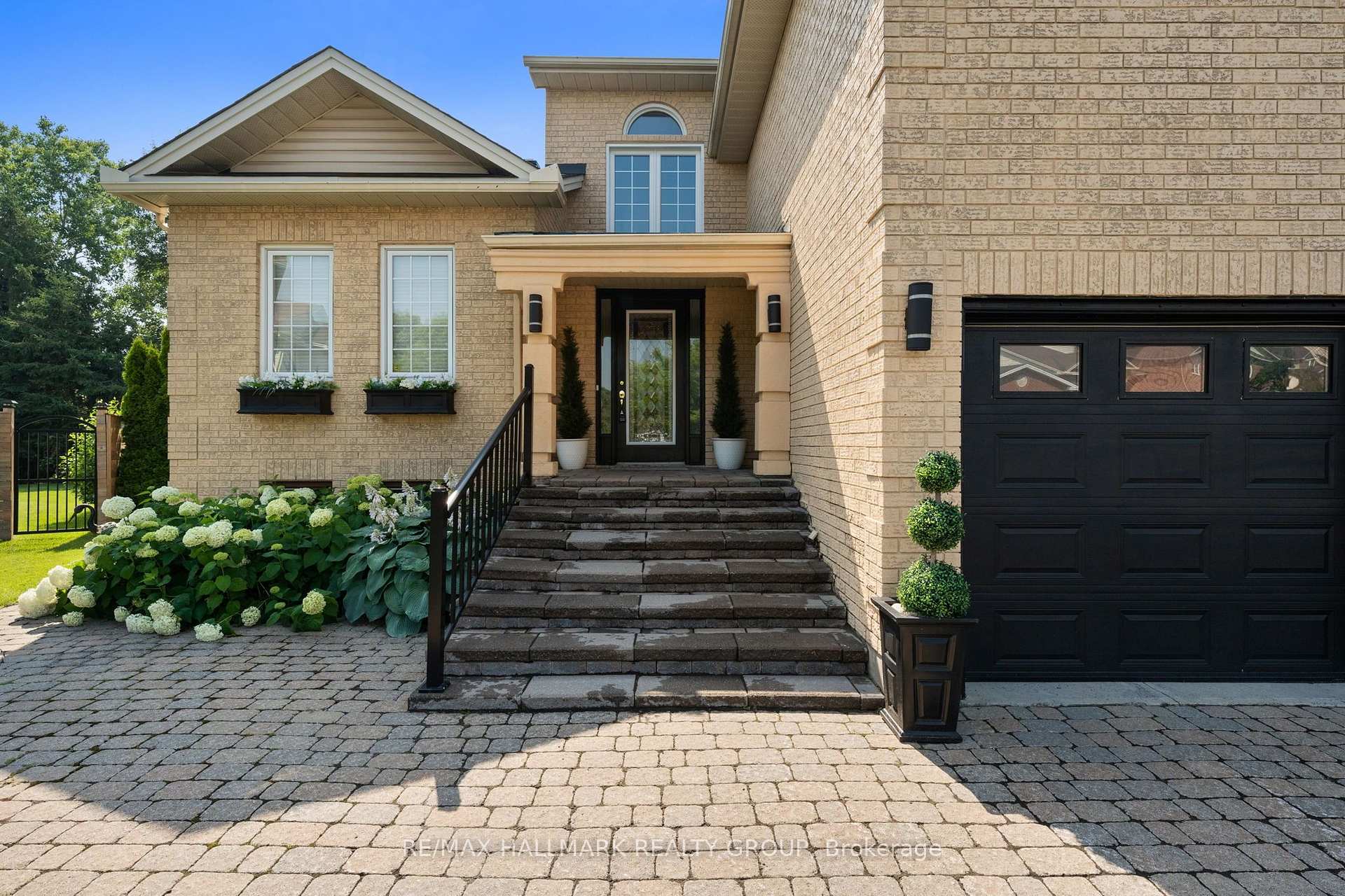 Photo 3 of 29 Depper Place, Ottawa, Hunt Club Park/Greenboro — HOMEH
