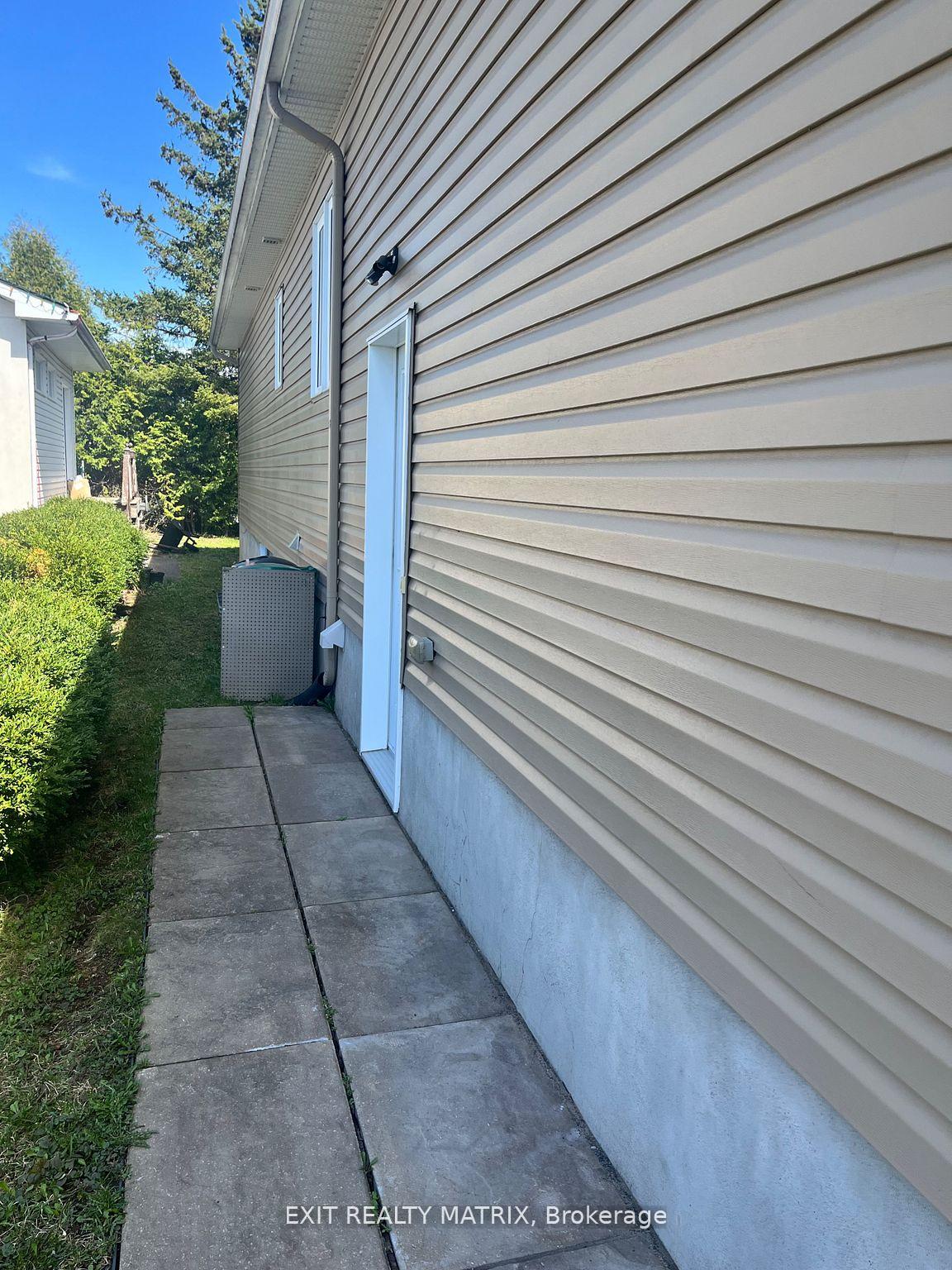 Photo 37 of Unit B, 1557 Belcourt Boulevard, Ottawa, Orleans/Sunridge — HOMEH