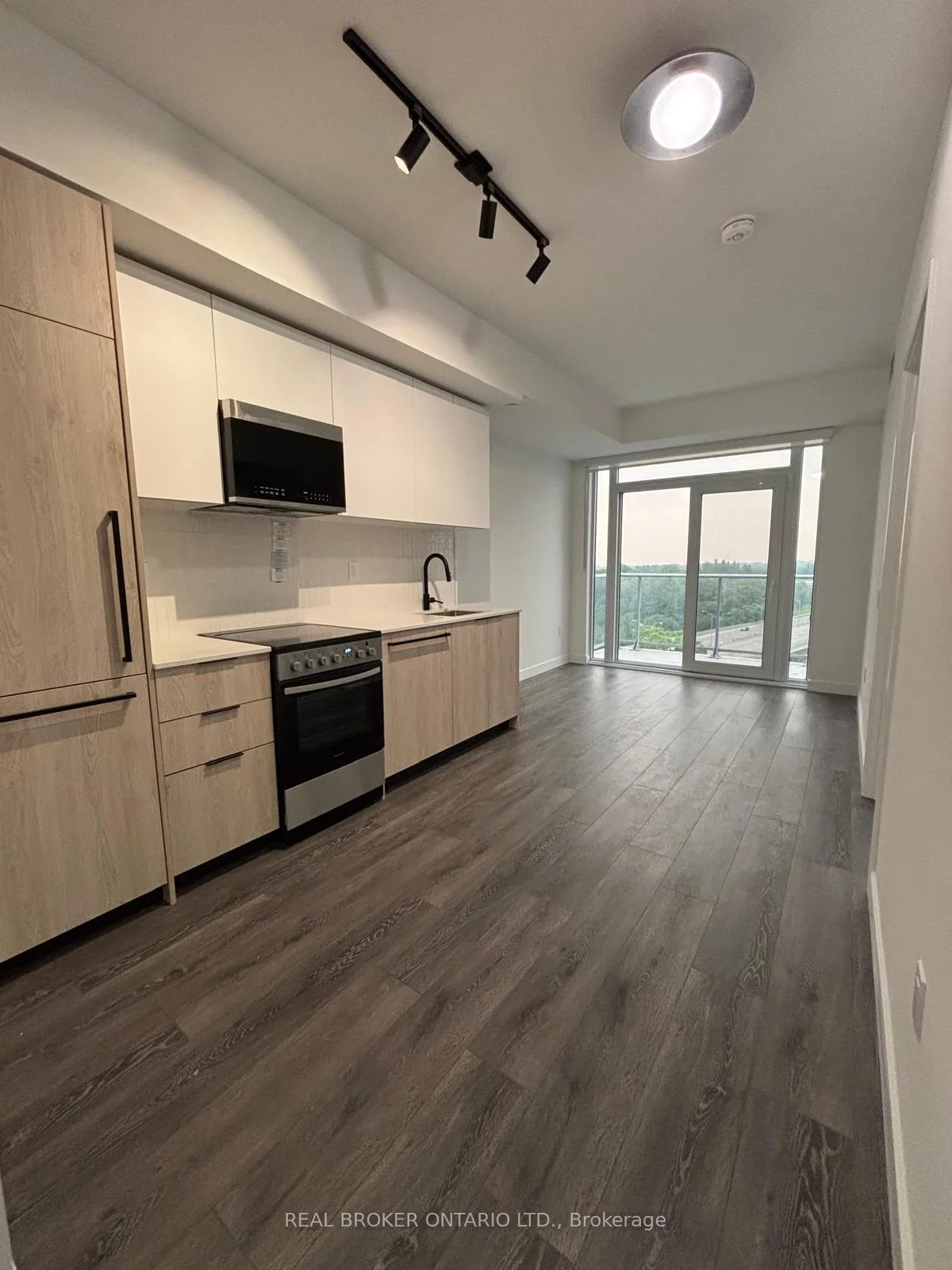 Front of Unit 828, 1635 Military Trail