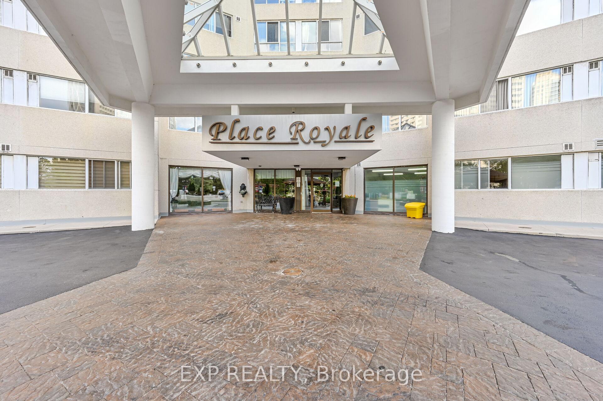 Front of Unit 1404, 3695 Kaneff Crescent