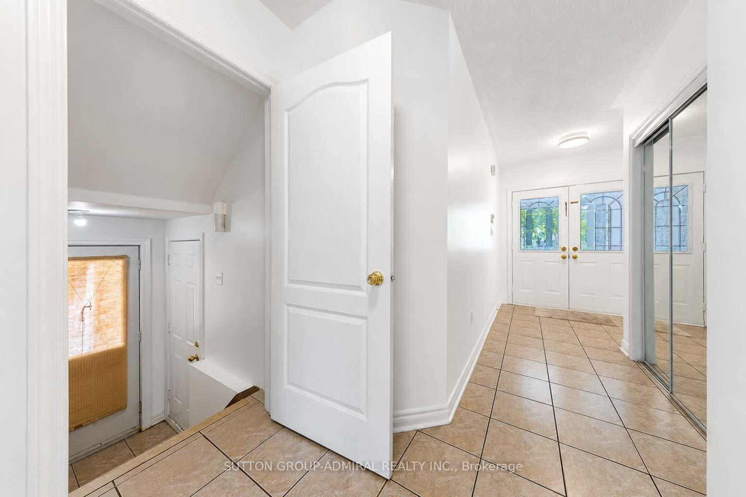 Photo 3 of Unit Upper, 189 Warwick Crescent, Newmarket, Summerhill Estates — HOMEH