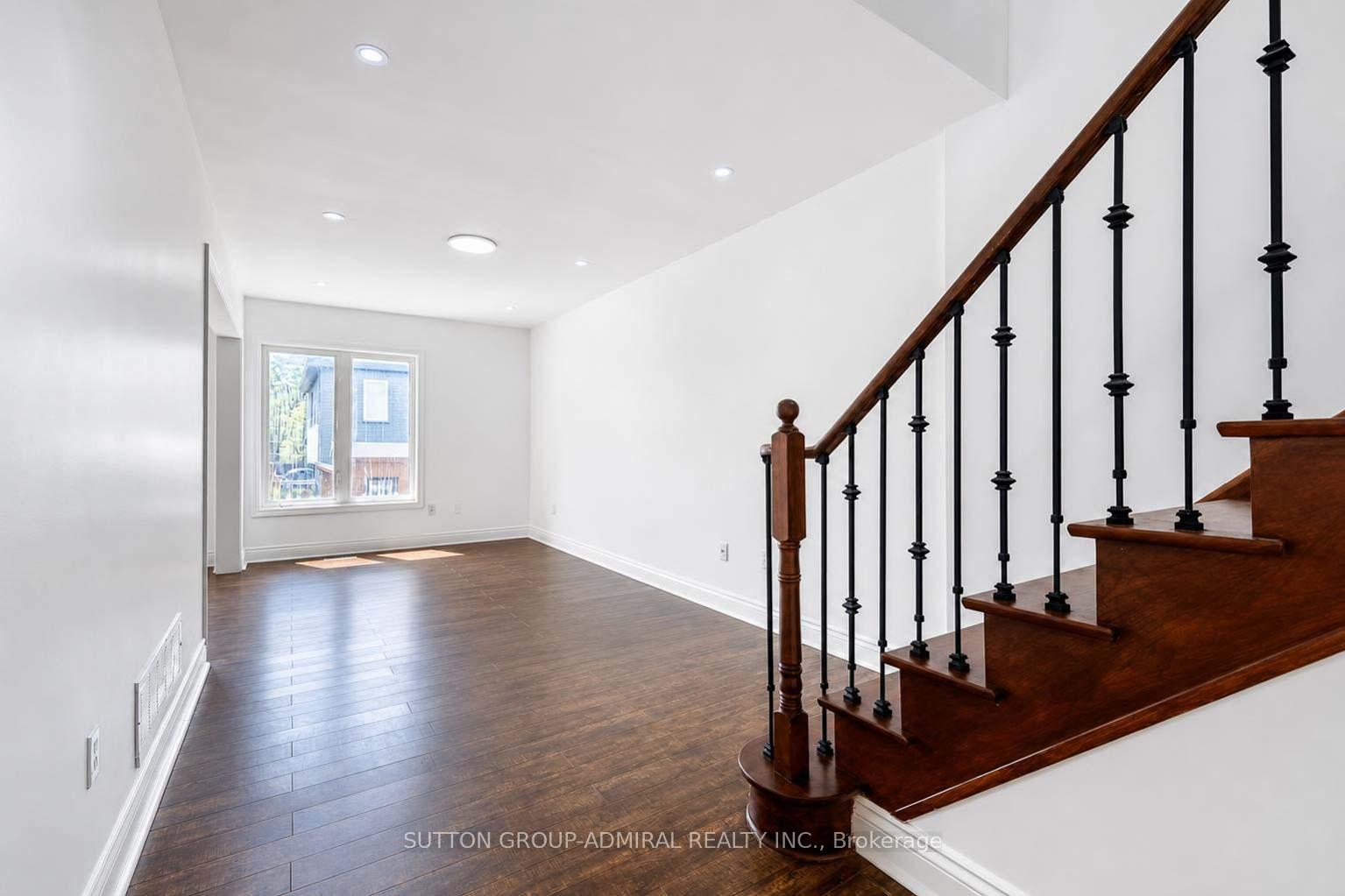 Photo 4 of Unit Upper, 189 Warwick Crescent, Newmarket, Summerhill Estates — HOMEH