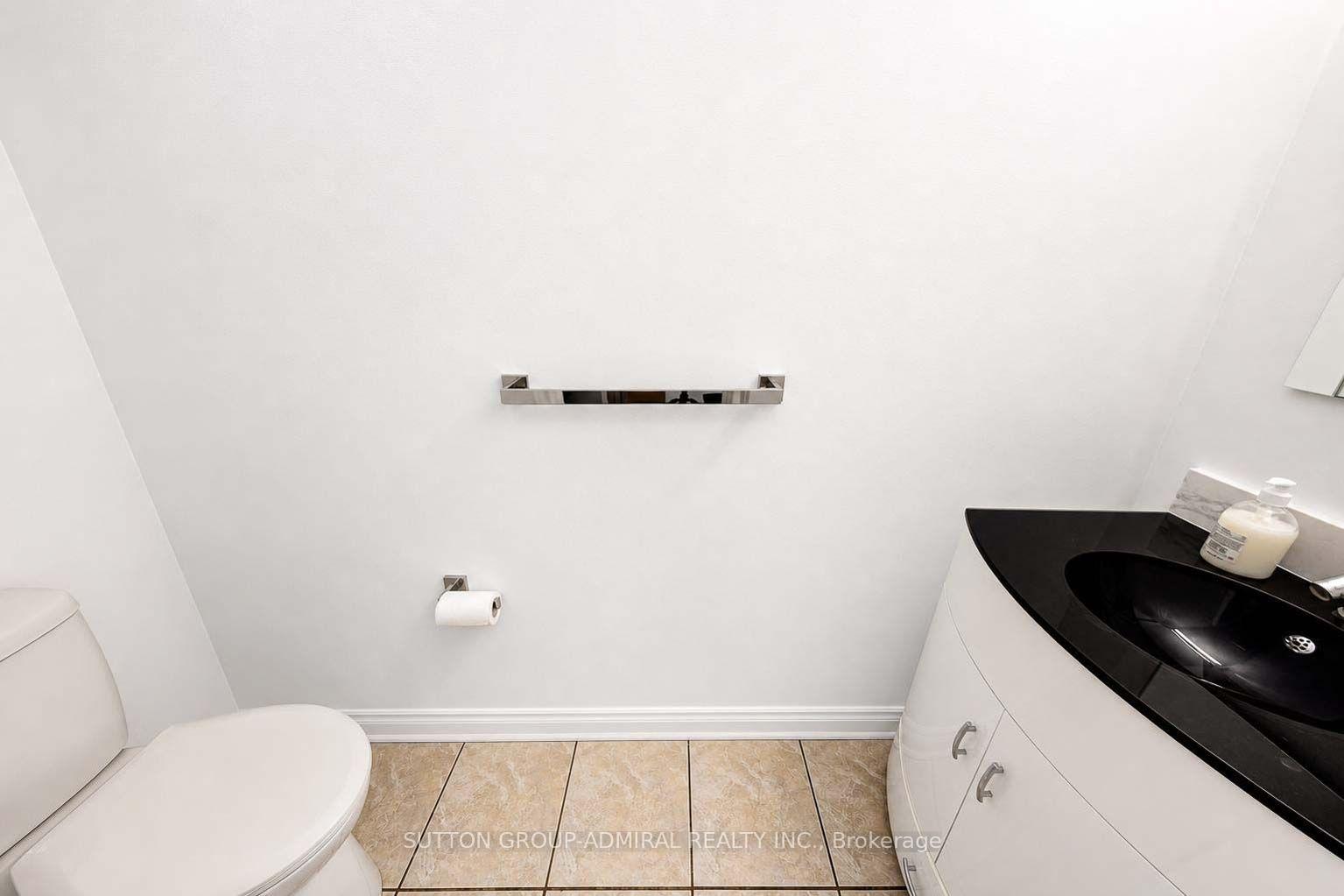 Photo 10 of Unit Upper, 189 Warwick Crescent, Newmarket, Summerhill Estates — HOMEH