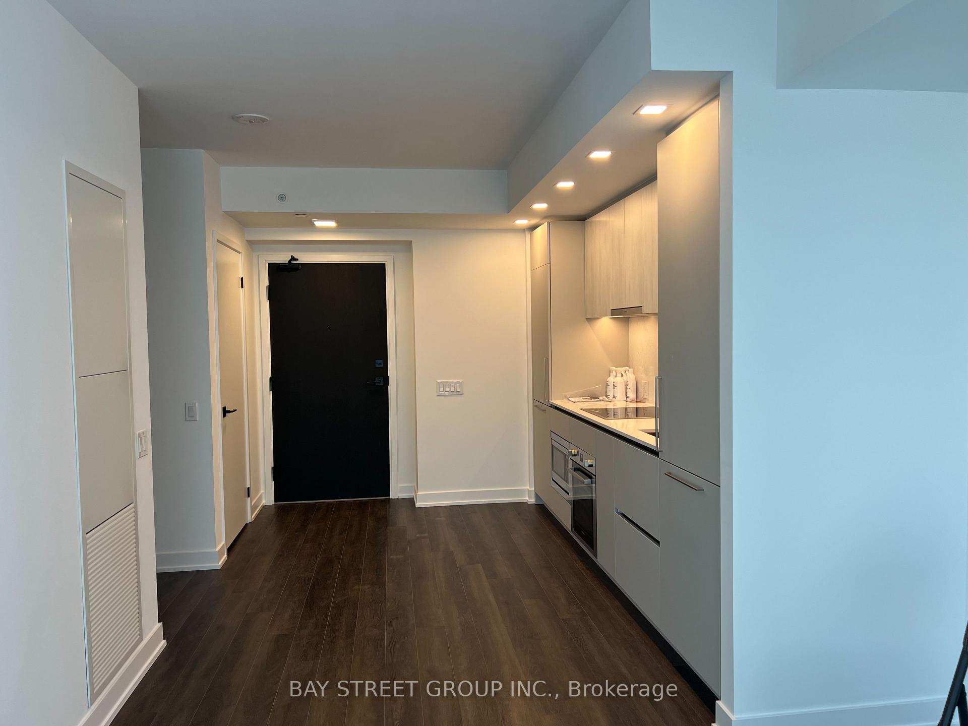 Front of Unit 3303, 609 Sherbourne Street
