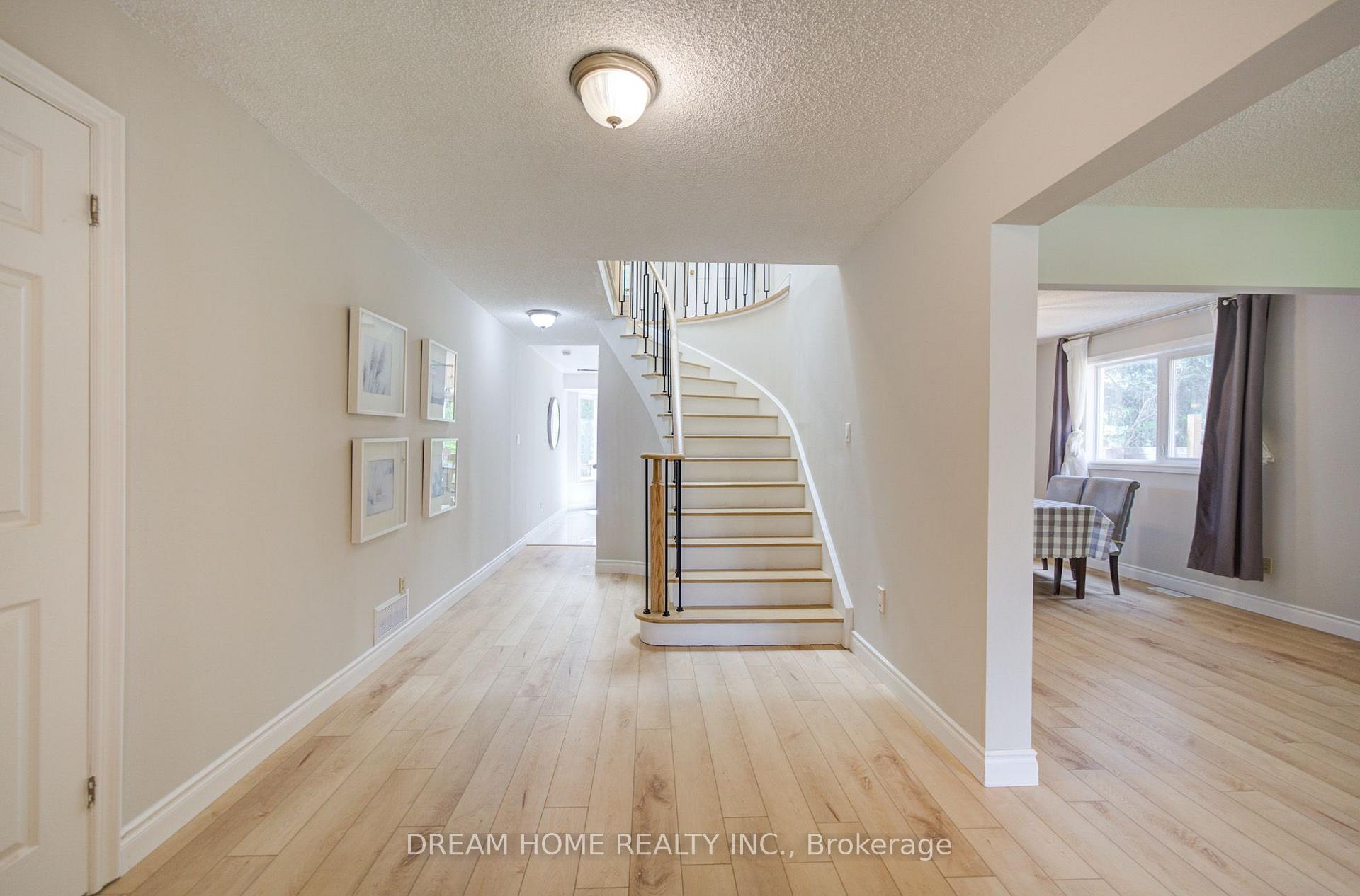 Photo 4 of 25 Yongehurst Road, Richmond Hill, North Richvale — HOMEH