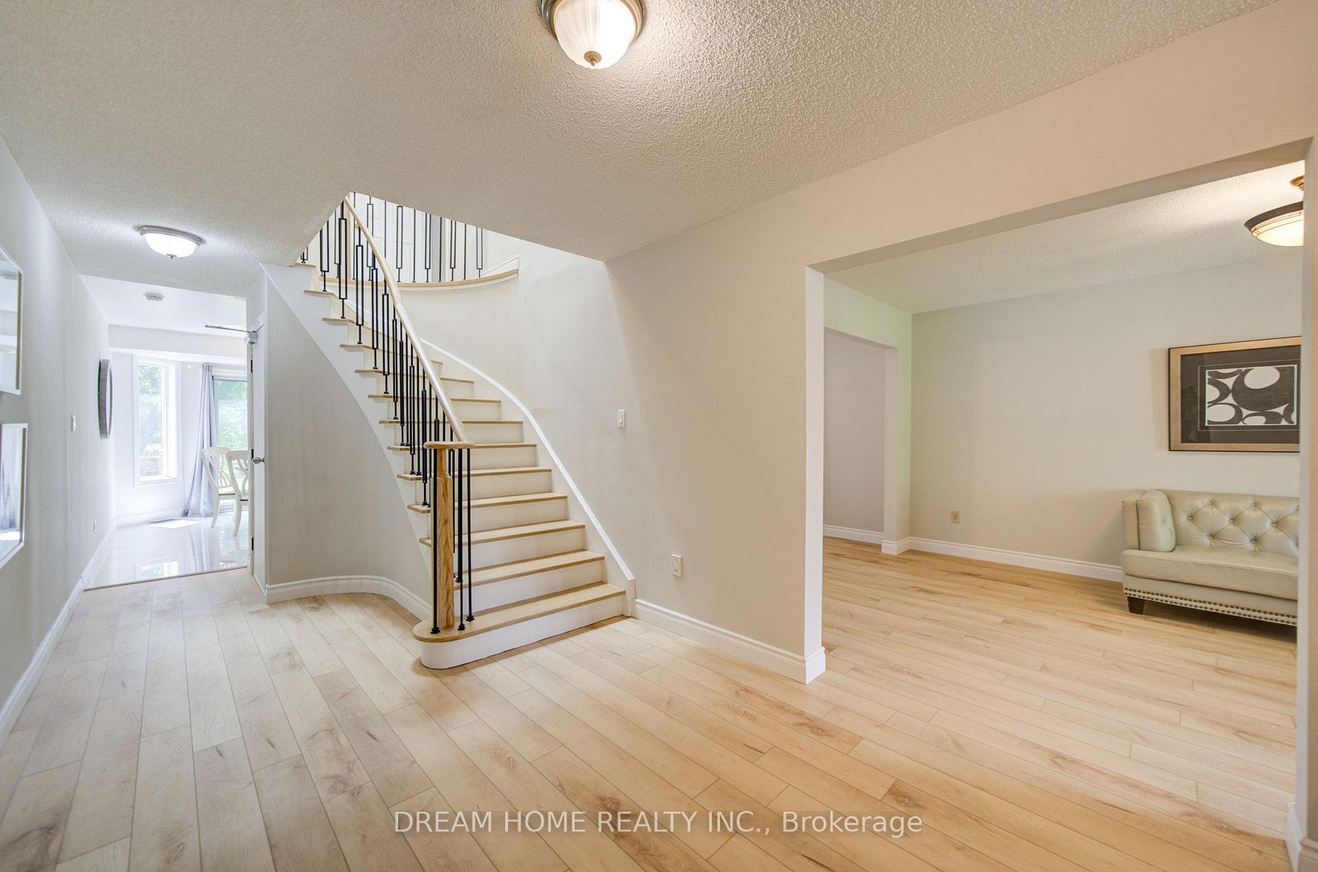 Photo 5 of 25 Yongehurst Road, Richmond Hill, North Richvale — HOMEH