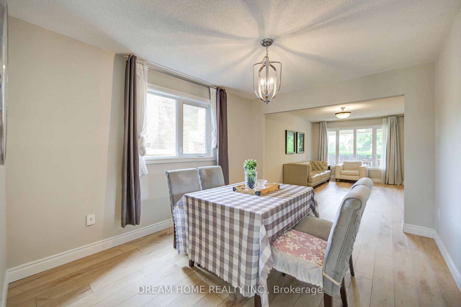 Photo 10 of 25 Yongehurst Road, Richmond Hill, North Richvale — HOMEH