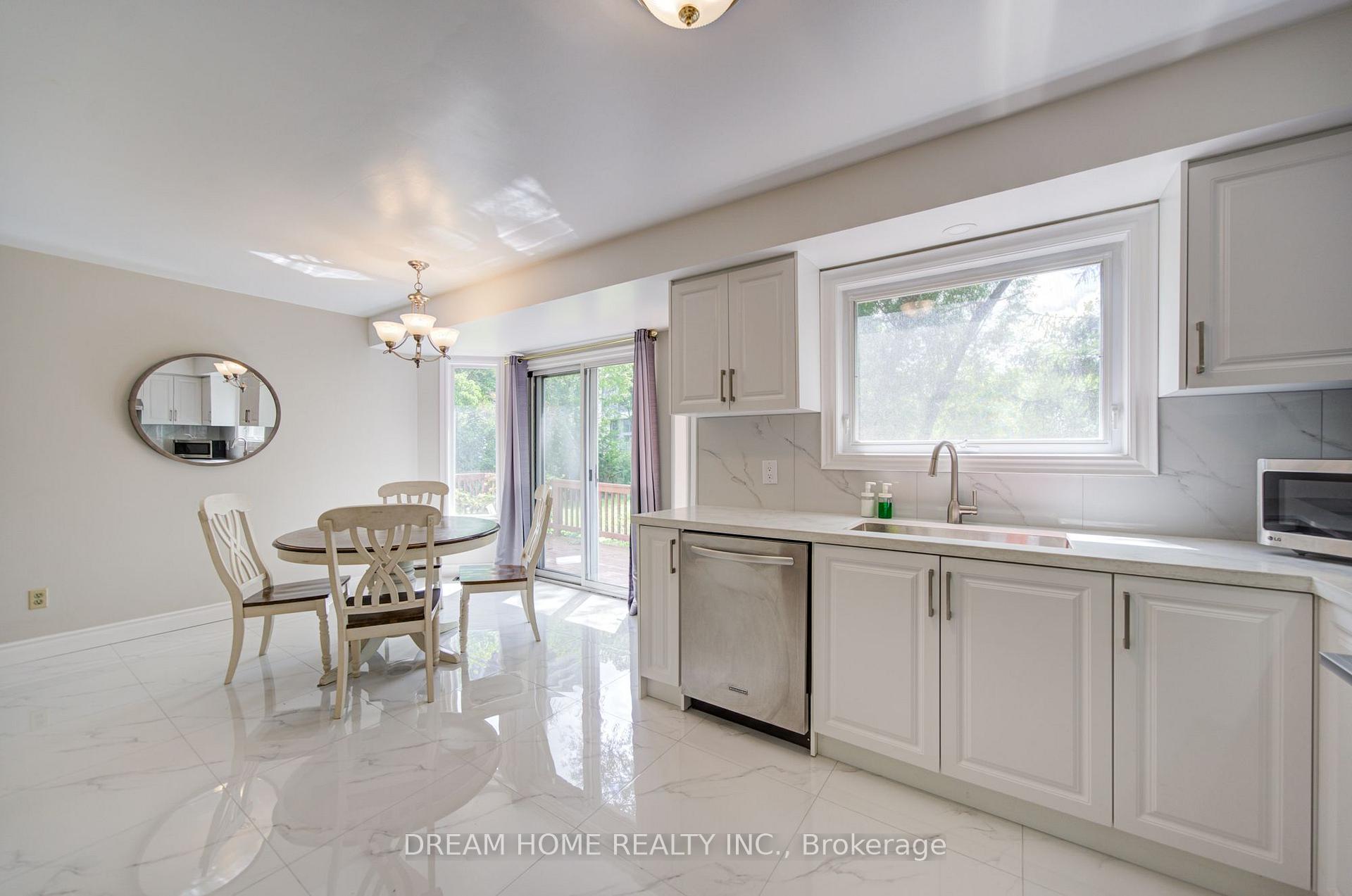 Photo 11 of 25 Yongehurst Road, Richmond Hill, North Richvale — HOMEH