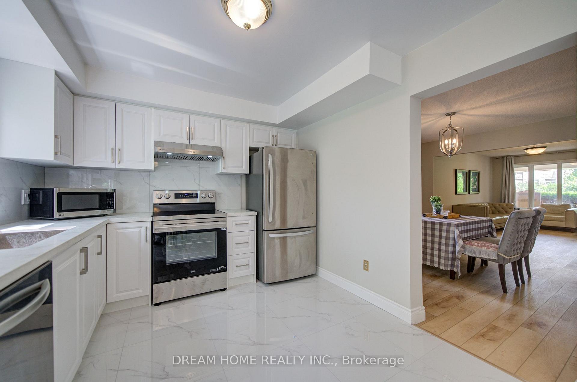 Photo 12 of 25 Yongehurst Road, Richmond Hill, North Richvale — HOMEH