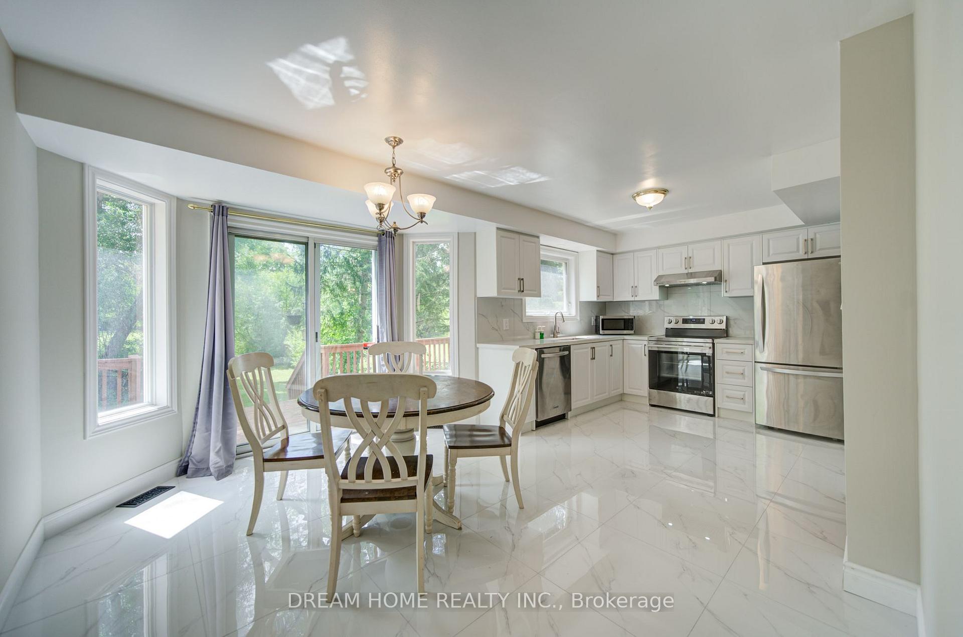 Photo 13 of 25 Yongehurst Road, Richmond Hill, North Richvale — HOMEH