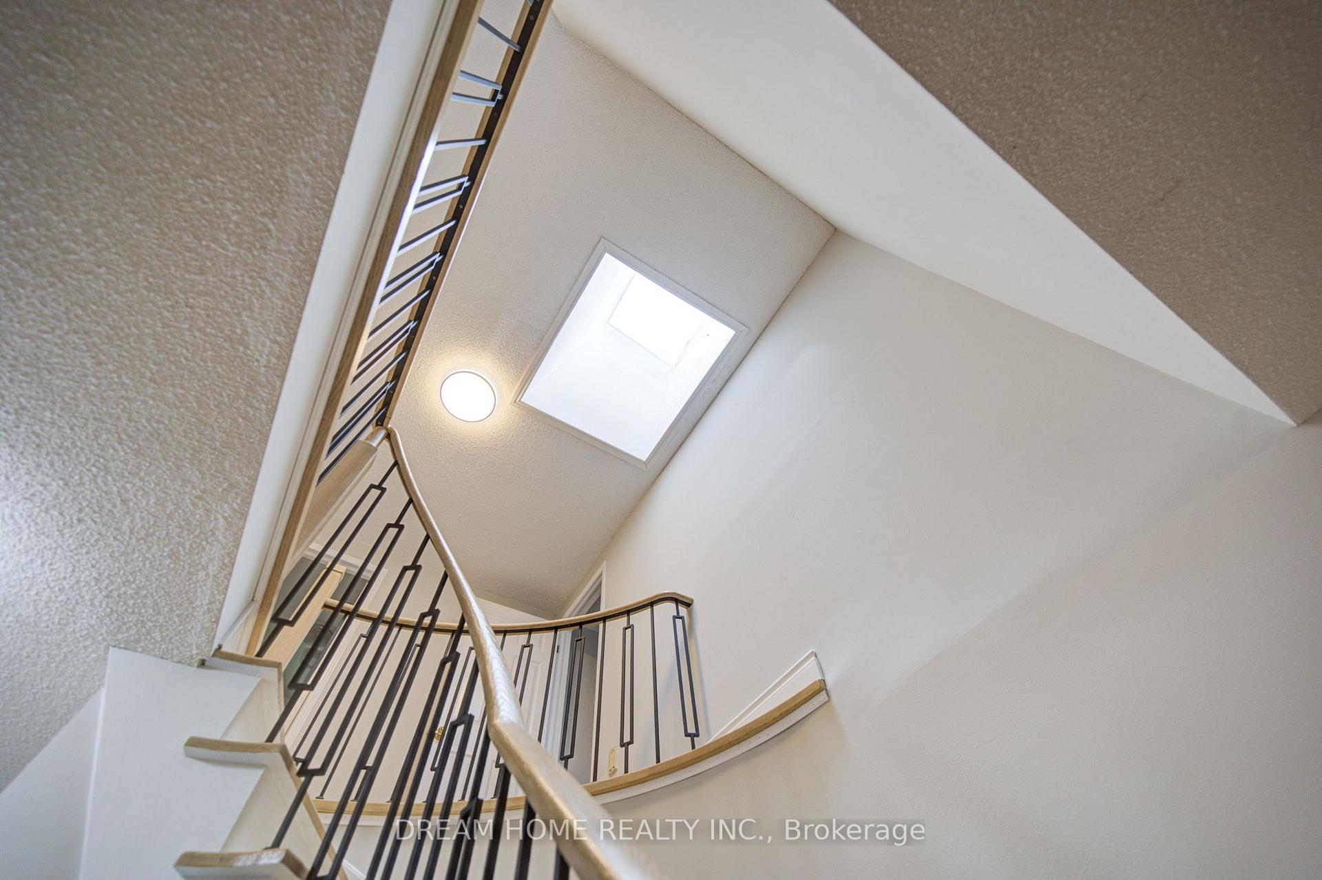 Photo 15 of 25 Yongehurst Road, Richmond Hill, North Richvale — HOMEH