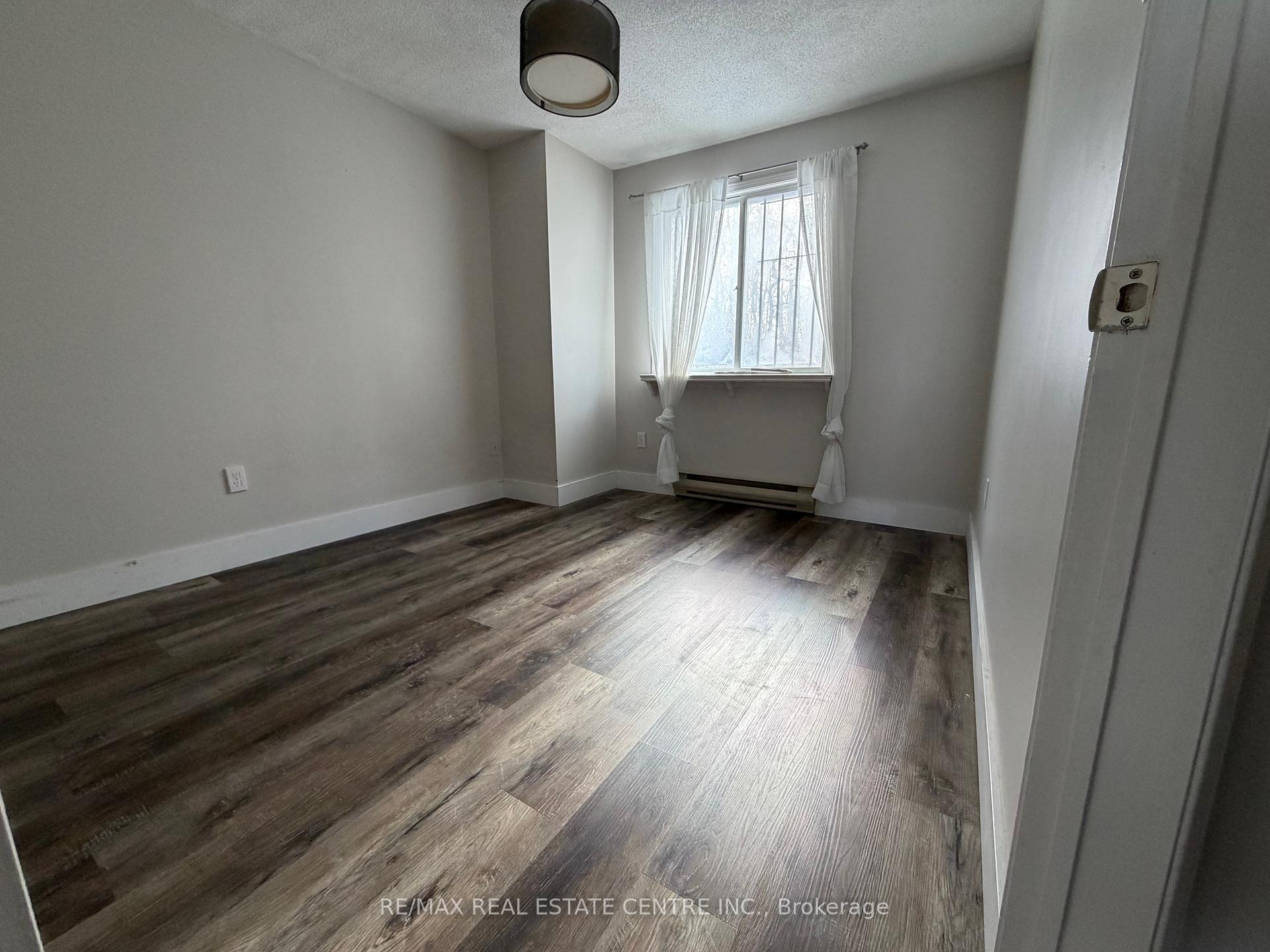 Photo 9 of Unit 29, 219 Kingswood Drive, Kitchener, Alpine — HOMEH
