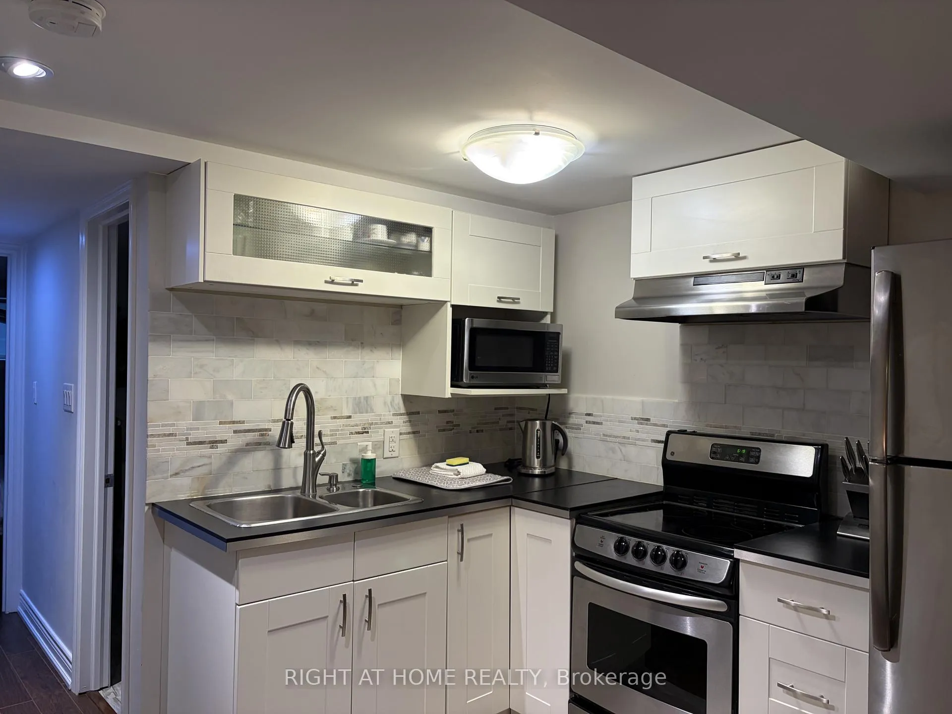 Photo 14 of 56 Penwick Crescent, Richmond Hill, North Richvale — HOMEH