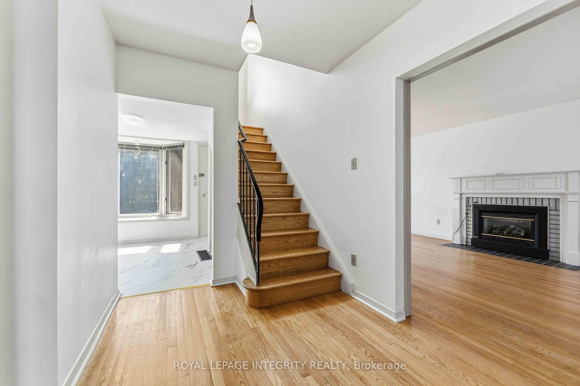 Photo 3 of 1842 Playfair Drive, Ottawa, Playfair Park — HOMEH