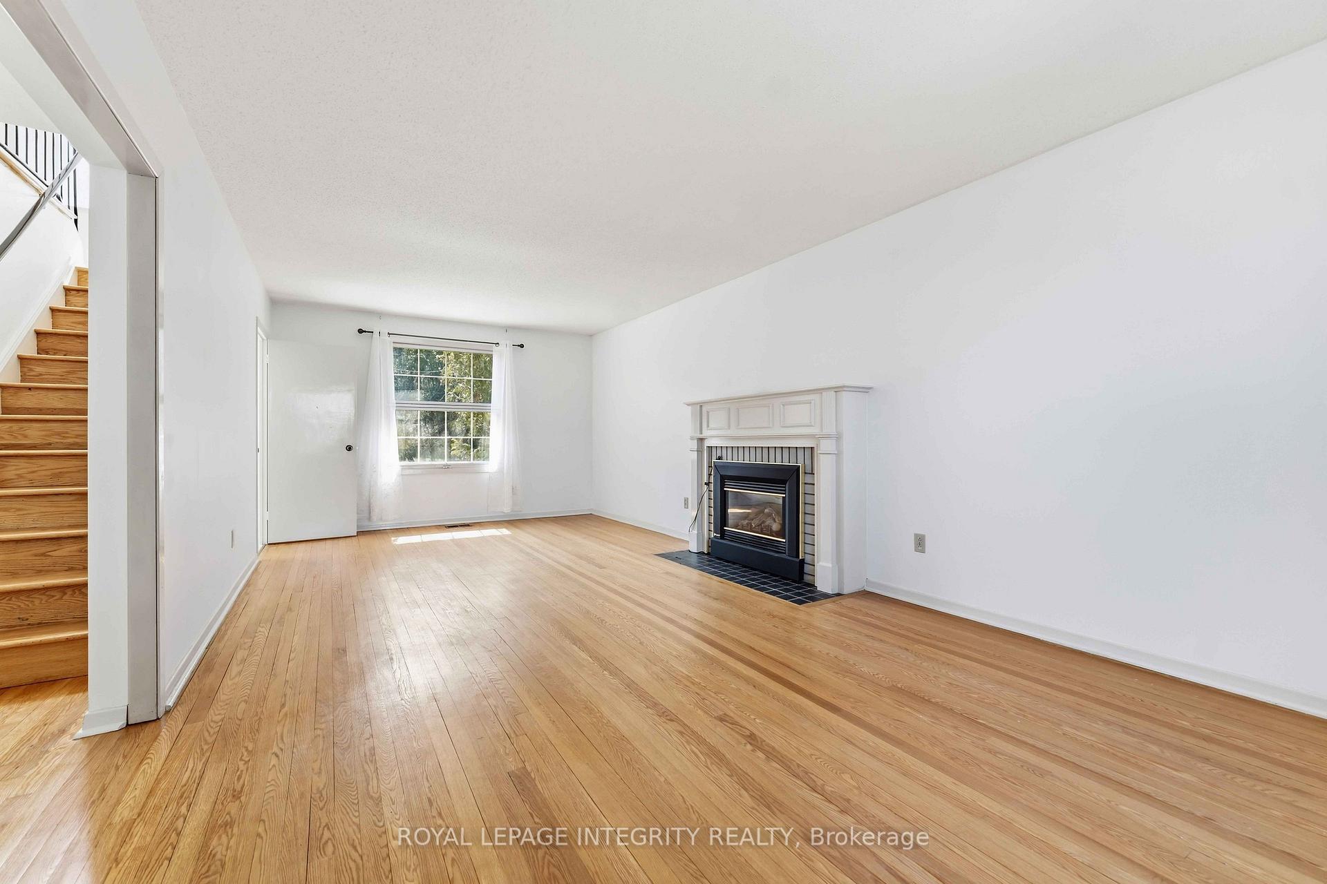 Photo 4 of 1842 Playfair Drive, Ottawa, Playfair Park — HOMEH