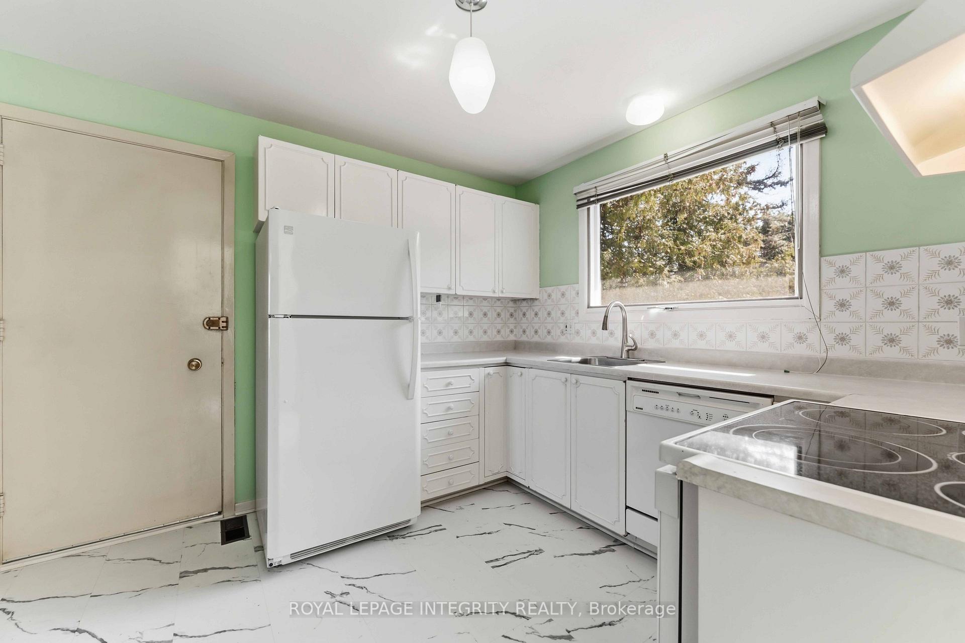 Photo 9 of 1842 Playfair Drive, Ottawa, Playfair Park — HOMEH