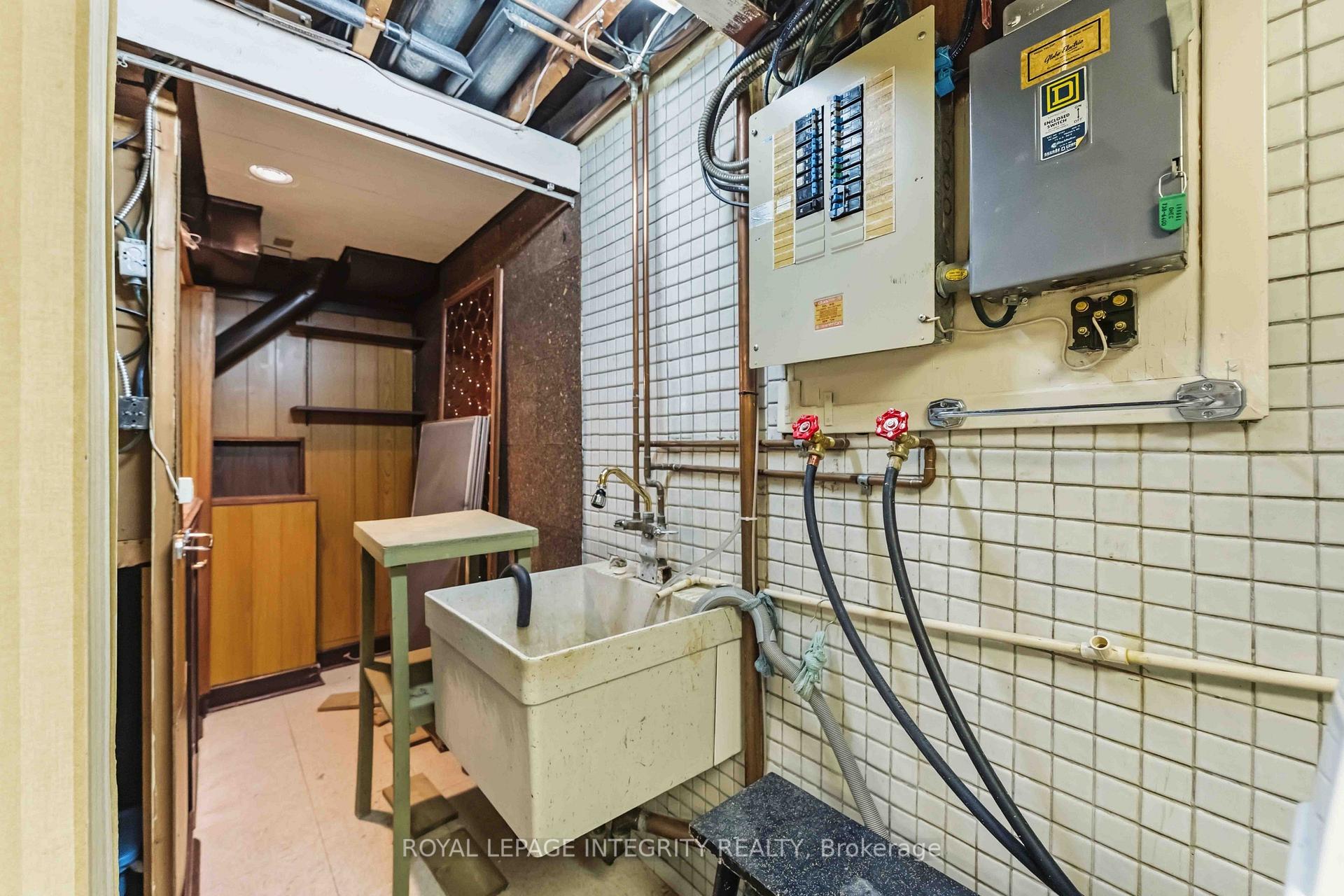 Photo 35 of 1842 Playfair Drive, Ottawa, Playfair Park — HOMEH