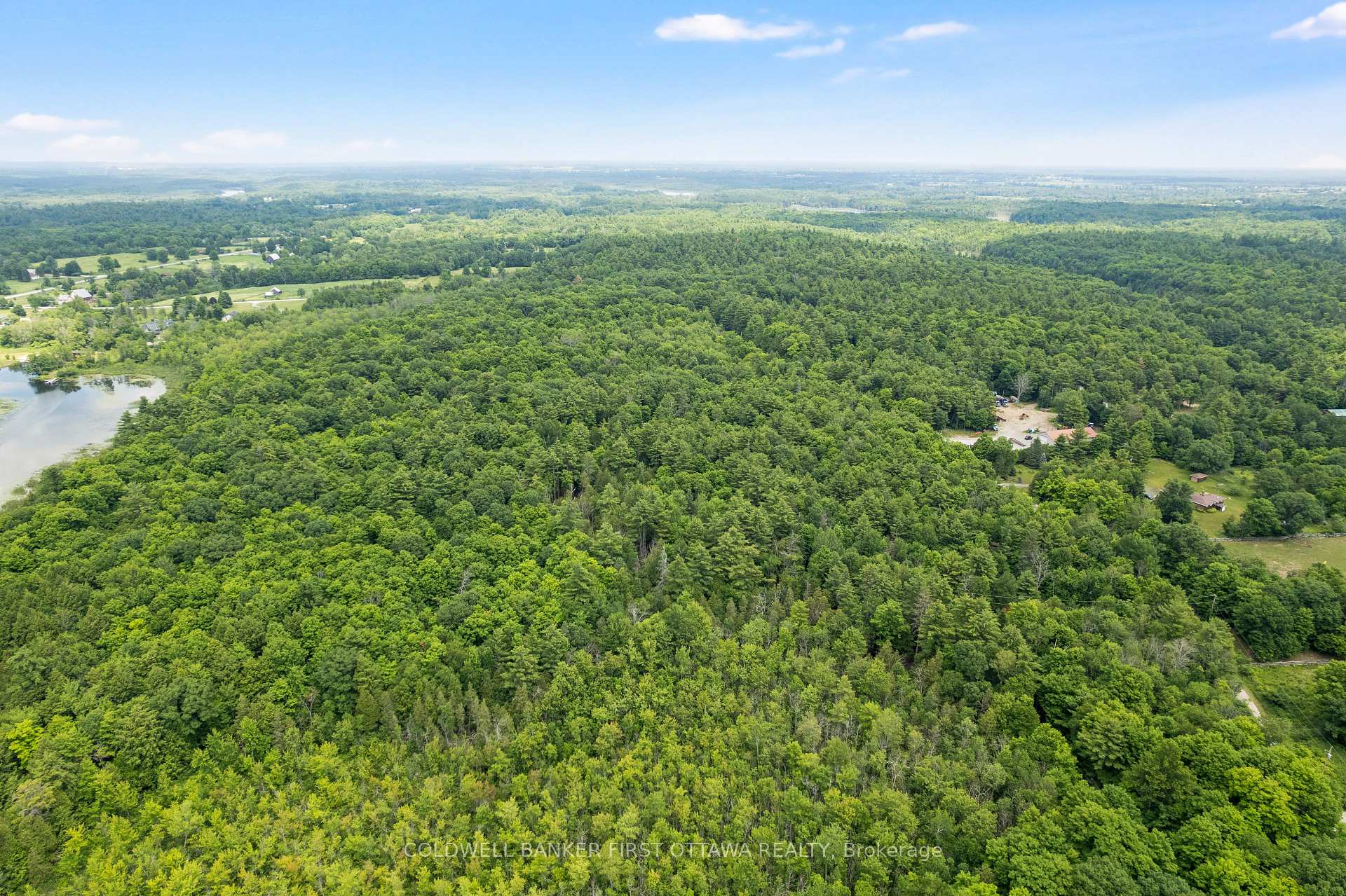 Photo 4 of 338 Ennis Road, Tay Valley, Bathurst/Burgess & Sherbrooke (Bathurst) Twp — HOMEH