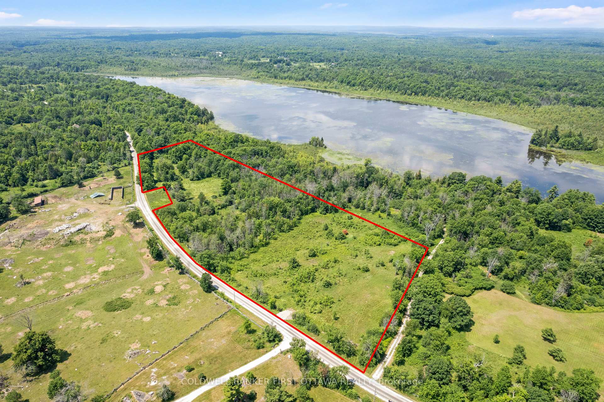 Photo 2 of 476 Ennis Road, Tay Valley, Bathurst/Burgess & Sherbrooke (Bathurst) Twp — HOMEH