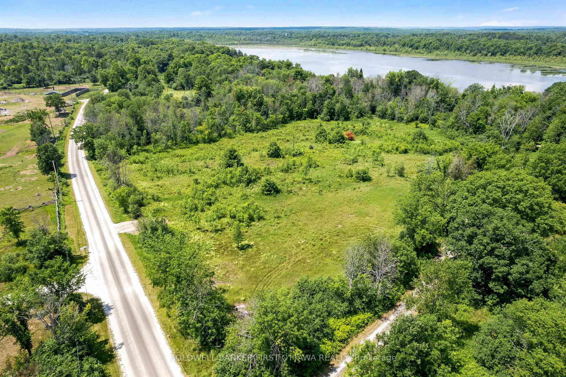 Photo 6 of 476 Ennis Road, Tay Valley, Bathurst/Burgess & Sherbrooke (Bathurst) Twp — HOMEH