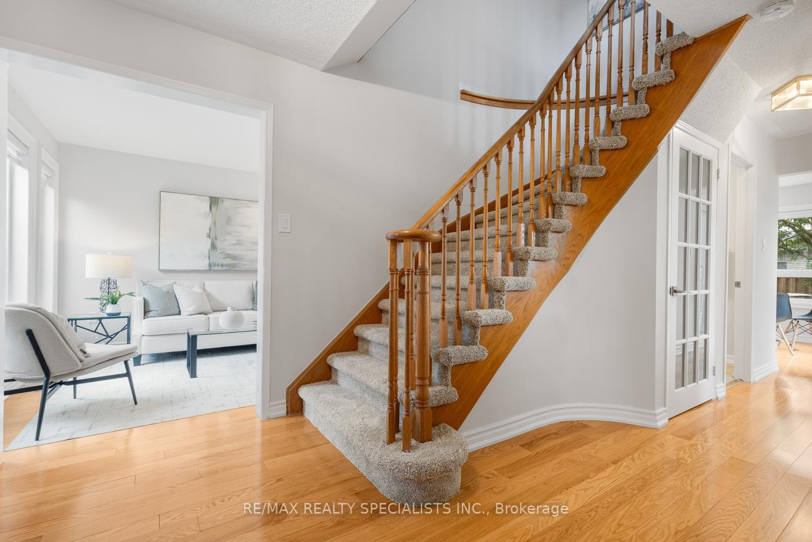 Photo 4 of 3879 Periwinkle Crescent, Mississauga, Lisgar — HOMEH
