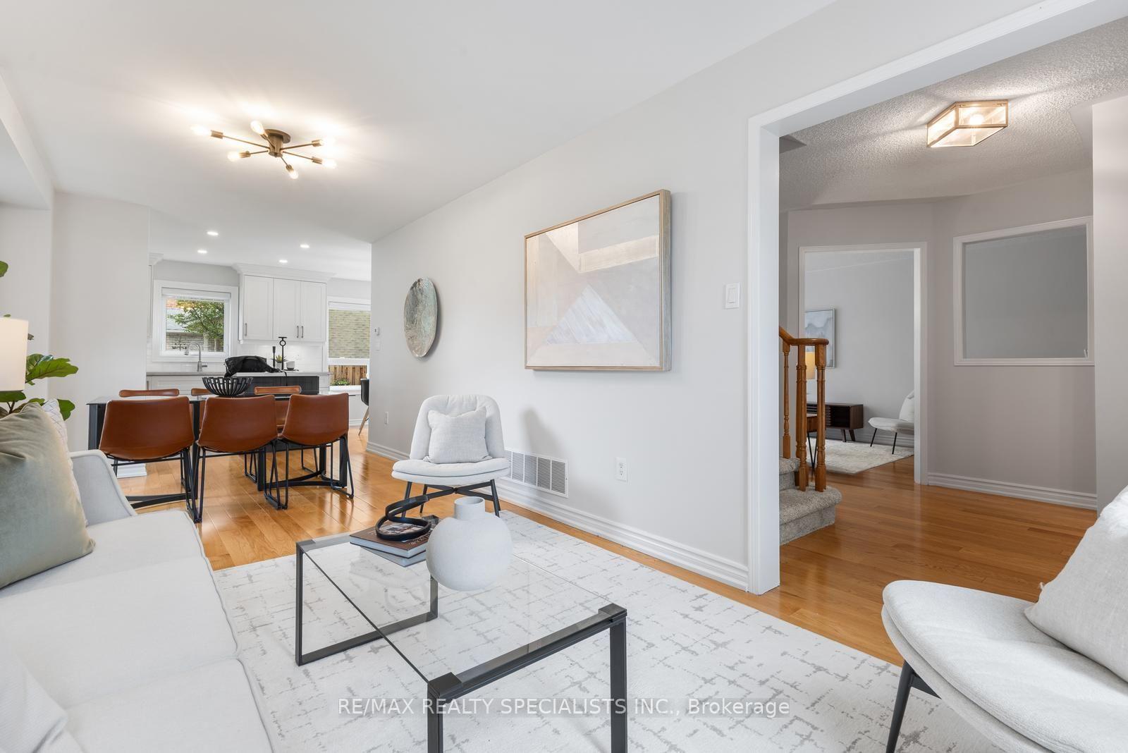 Photo 8 of 3879 Periwinkle Crescent, Mississauga, Lisgar — HOMEH