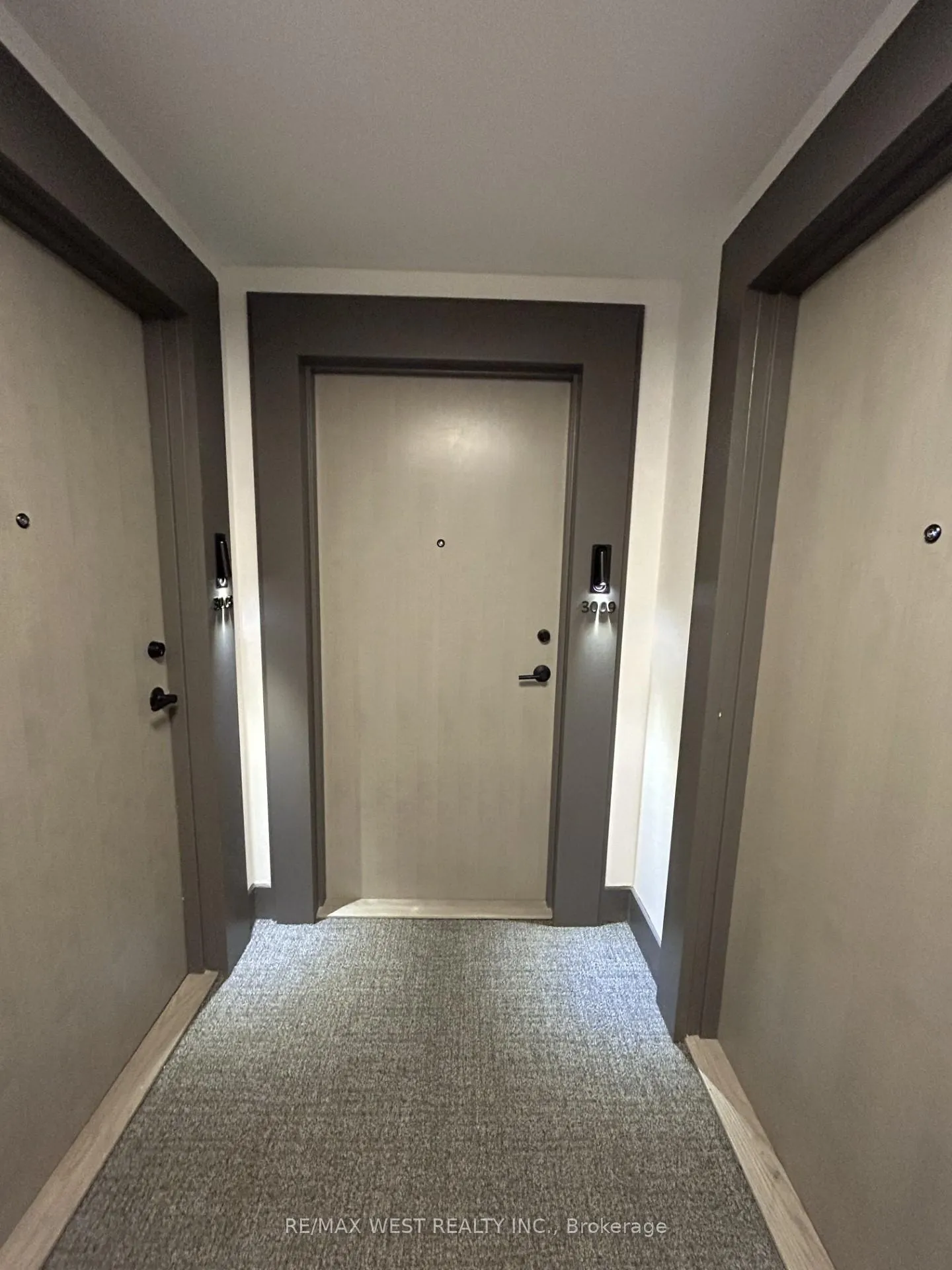 Front of Unit 3009, 130 River Street