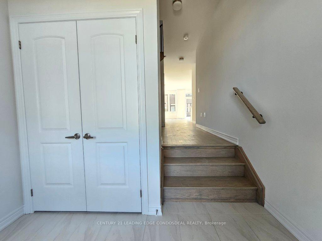 Photo 4 of 21 Milady Crescent, Barrie, Rural Barrie Southeast — HOMEH