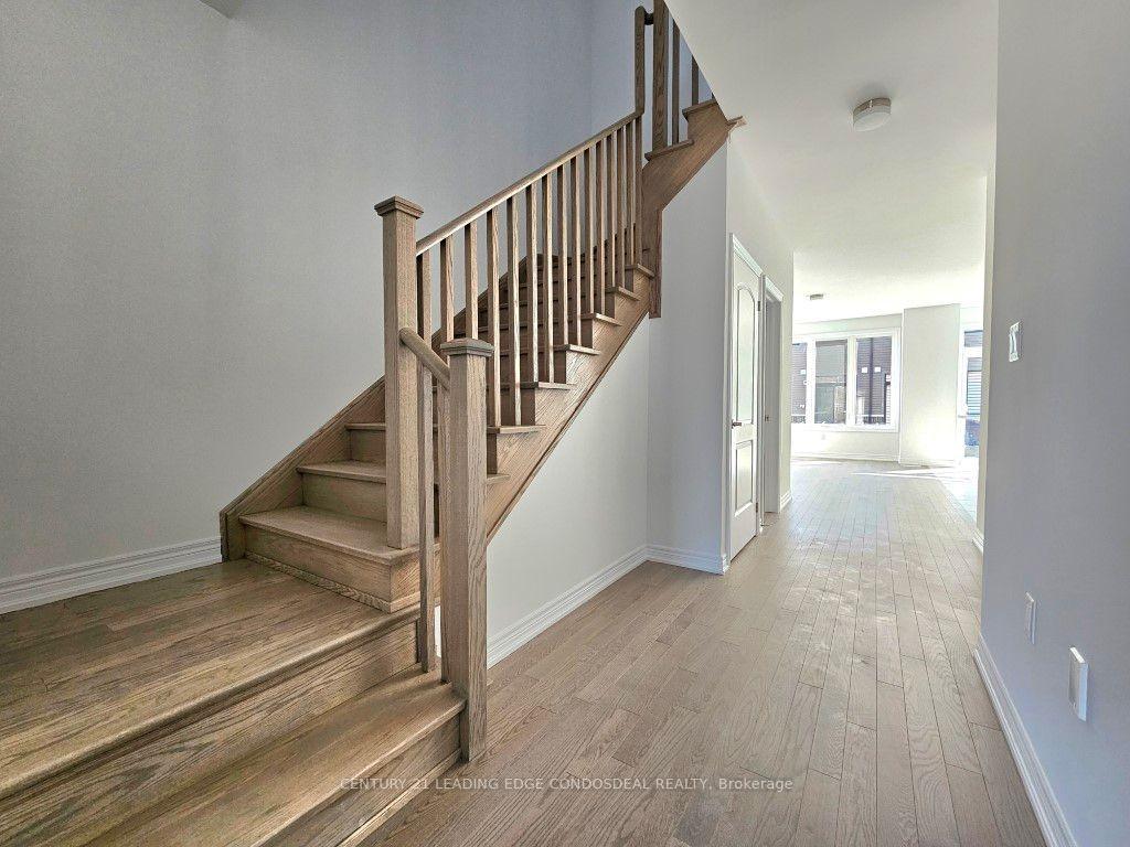 Photo 5 of 21 Milady Crescent, Barrie, Rural Barrie Southeast — HOMEH
