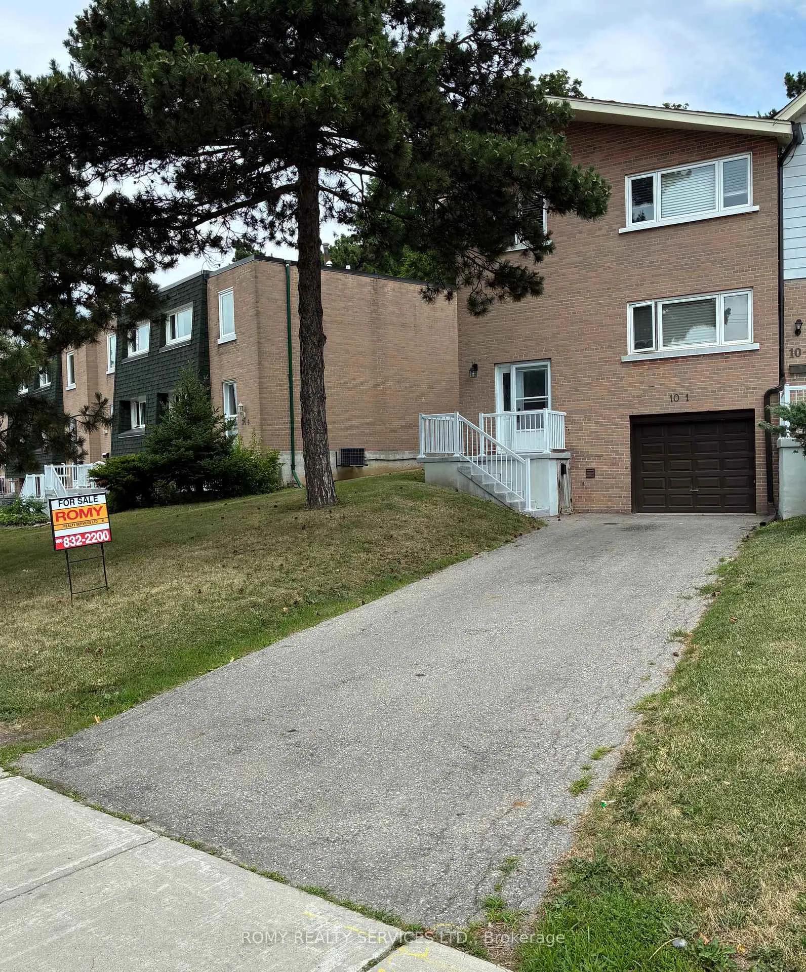 Front of Unit 1, 10 Grandravine Drive