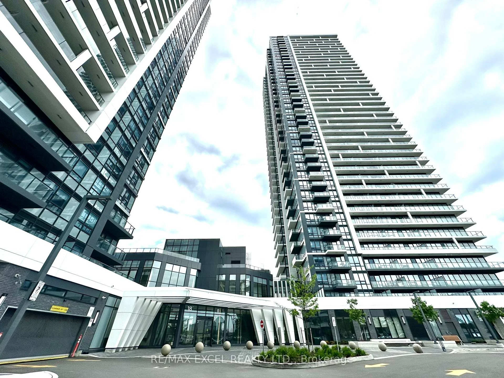 Photo 4 of Unit 4505, 8 Water Walk Drive, Markham, Unionville — HOMEH