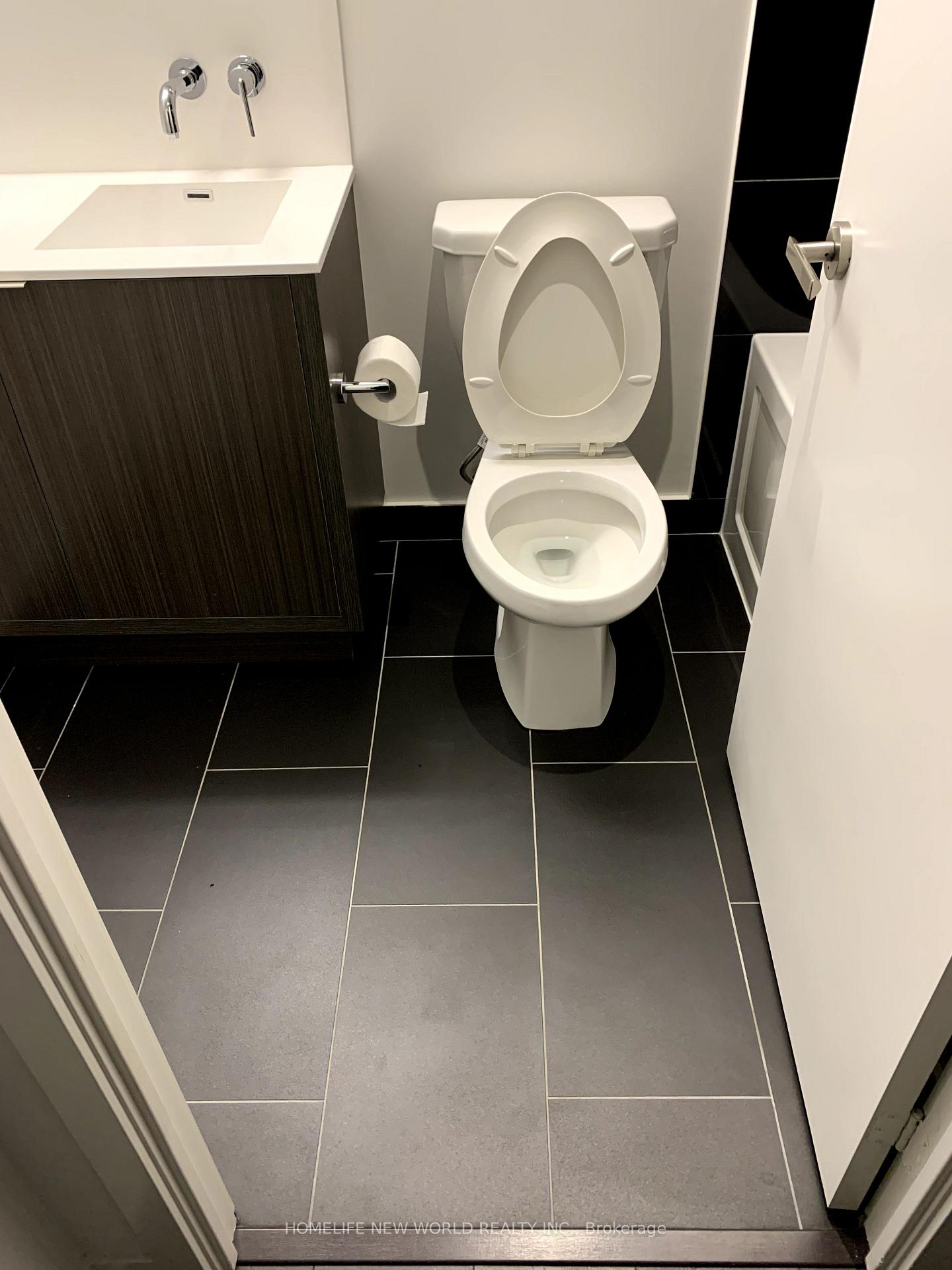 Photo 11 of Unit 4210, 100 Harbour Street, Toronto, Waterfront Communities — HOMEH