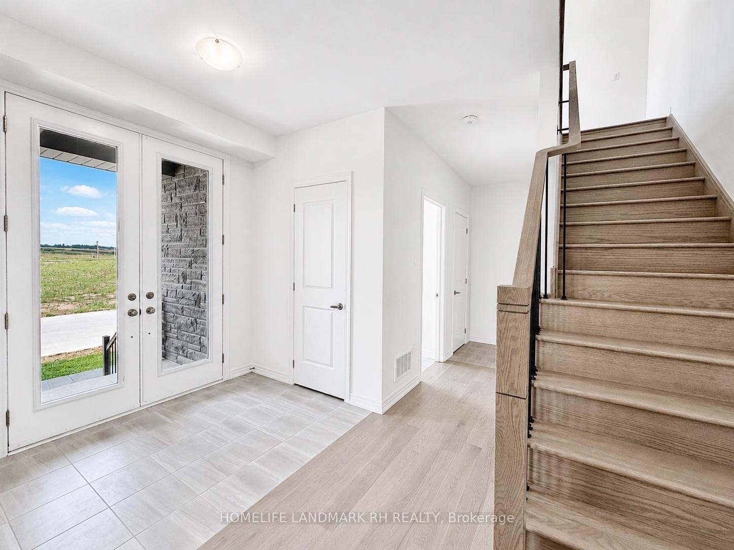 Photo 4 of 231 Leslie Richard St Drive, Markham, Rural Markham — HOMEH