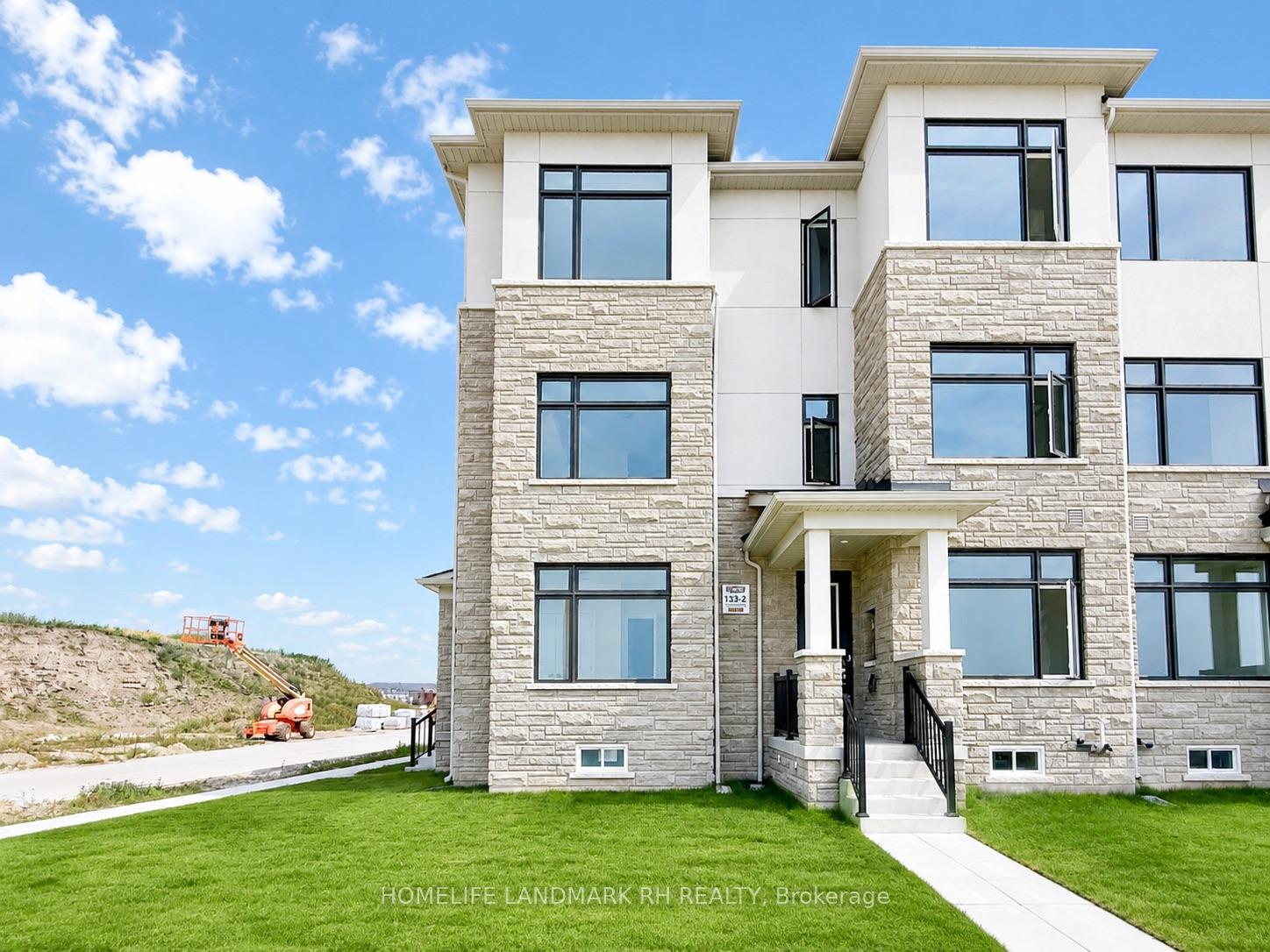Photo 30 of 231 Leslie Richard St Drive, Markham, Rural Markham — HOMEH