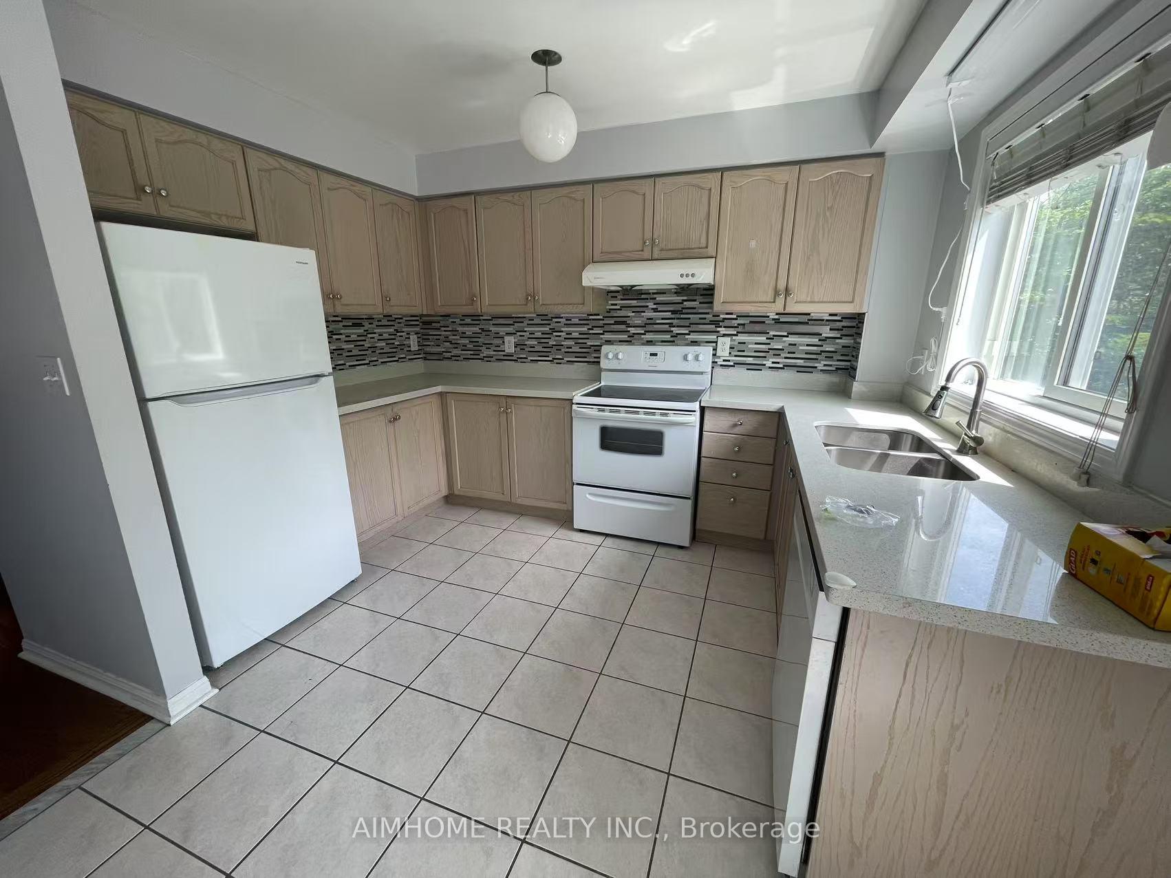 Photo 4 of Unit 112, 80 Acorn Place, Mississauga, Hurontario — HOMEH