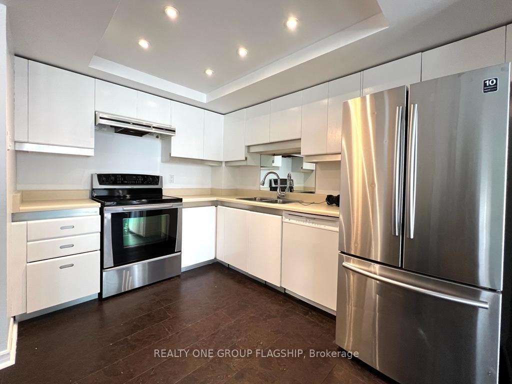 Photo 4 of Unit 2007, 65 harbour Square S, Toronto, Waterfront Communities — HOMEH