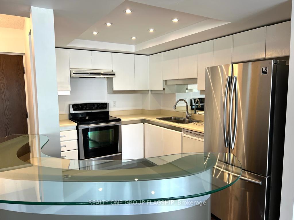 Photo 5 of Unit 2007, 65 harbour Square S, Toronto, Waterfront Communities — HOMEH
