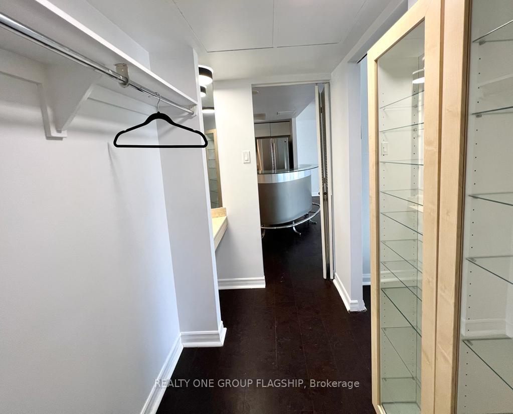Photo 9 of Unit 2007, 65 harbour Square S, Toronto, Waterfront Communities — HOMEH