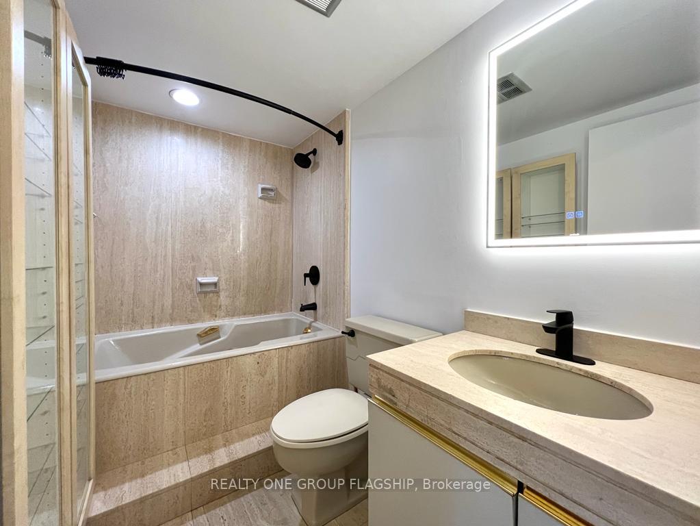 Photo 11 of Unit 2007, 65 harbour Square S, Toronto, Waterfront Communities — HOMEH