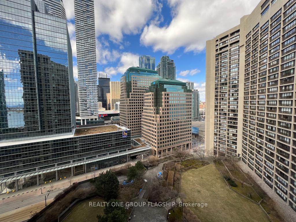 Photo 12 of Unit 2007, 65 harbour Square S, Toronto, Waterfront Communities — HOMEH