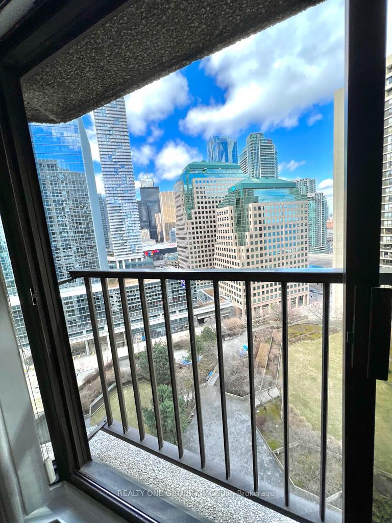 Photo 13 of Unit 2007, 65 harbour Square S, Toronto, Waterfront Communities — HOMEH
