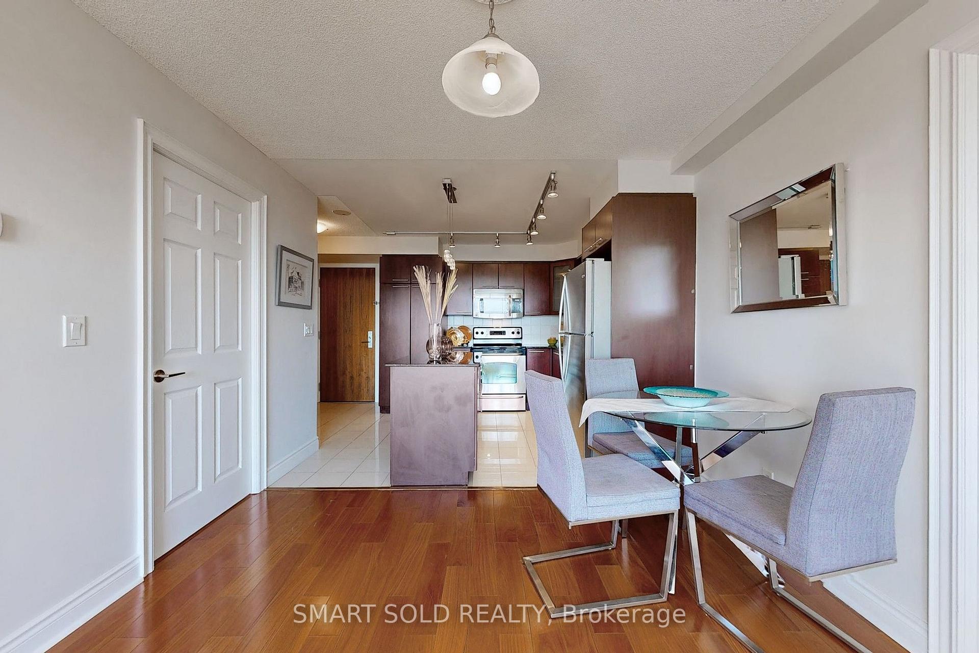 Photo 8 of Unit 708, 37 Galleria Parkway, Markham, Commerce Valley — HOMEH
