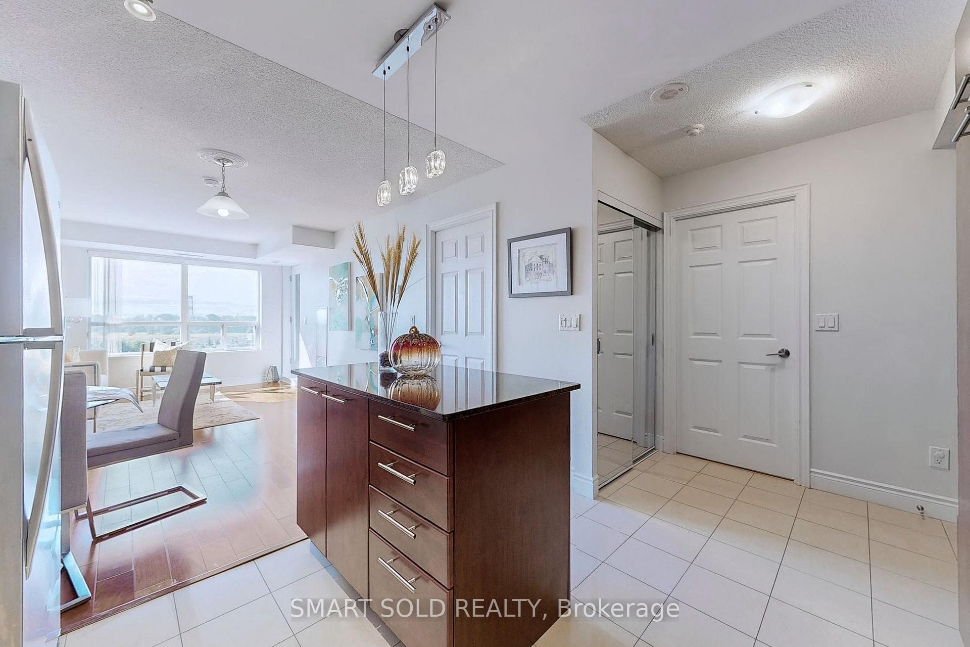 Photo 11 of Unit 708, 37 Galleria Parkway, Markham, Commerce Valley — HOMEH