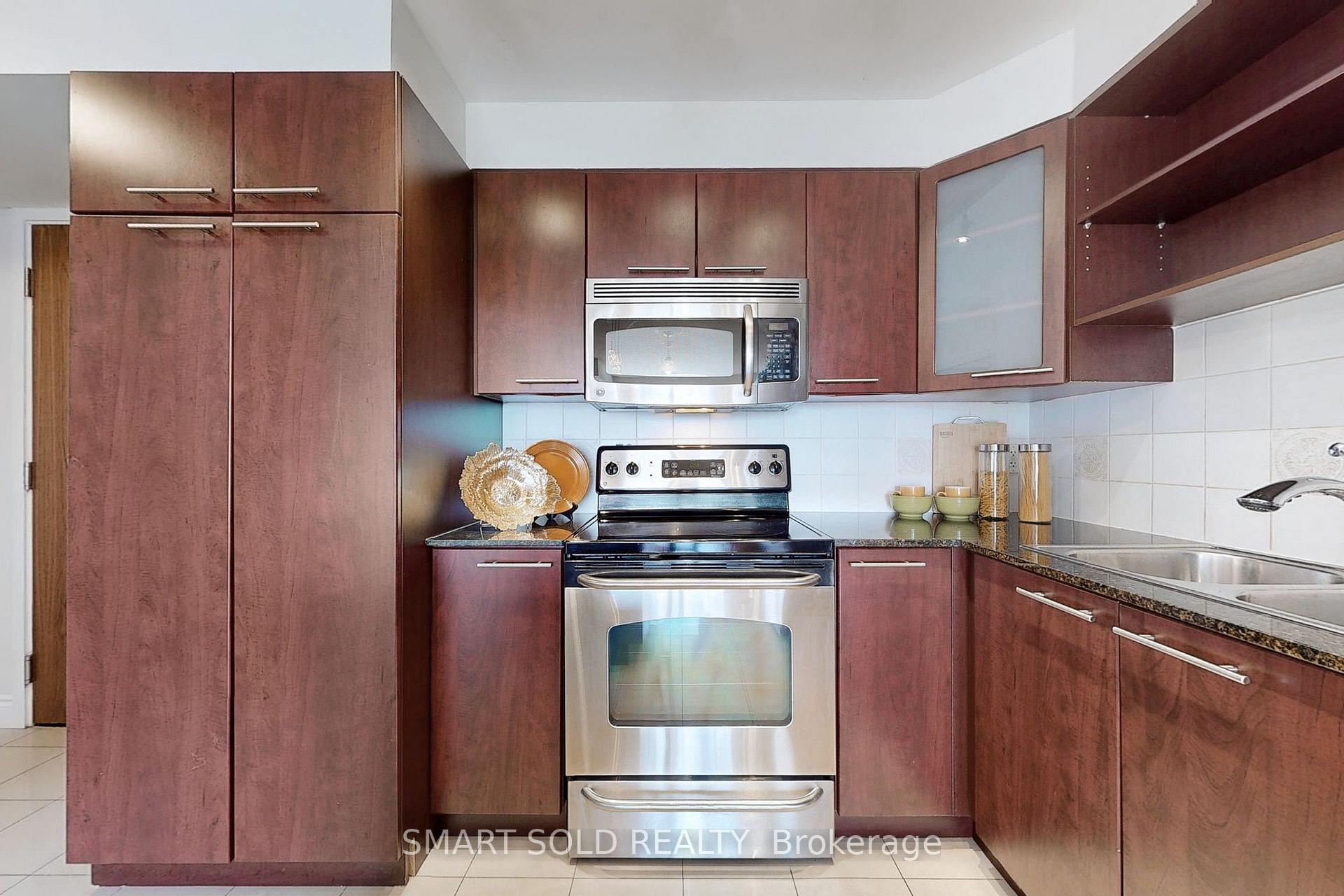 Photo 12 of Unit 708, 37 Galleria Parkway, Markham, Commerce Valley — HOMEH