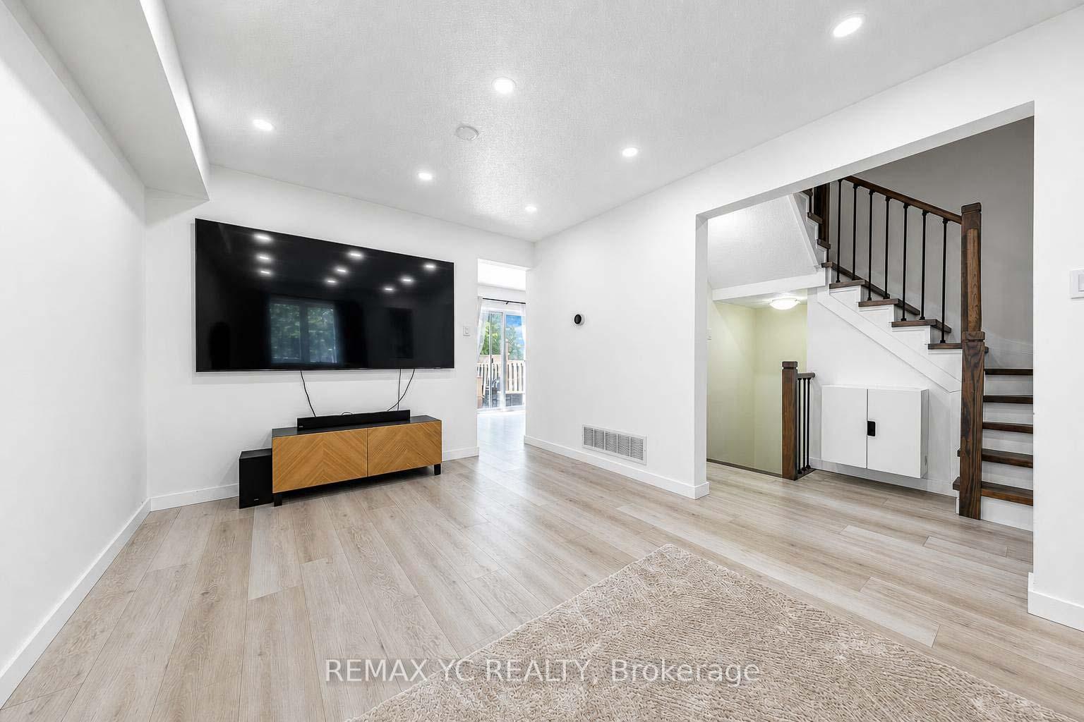 Photo 5 of 38 Pickett Crescent, Barrie, Painswick North — HOMEH