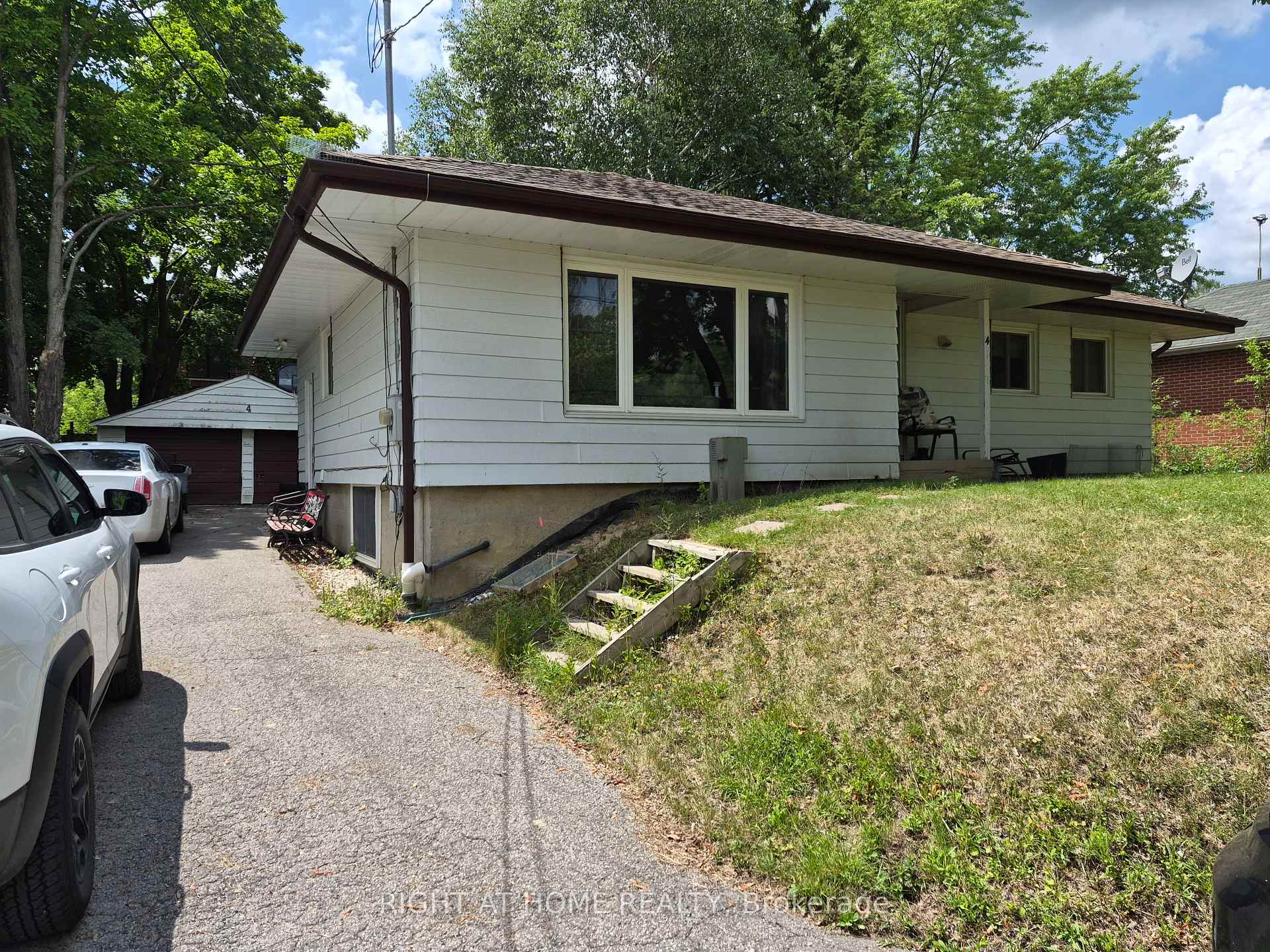 Photo 1 of 4 Wendy Way, Richmond Hill, Oak Ridges — HOMEH