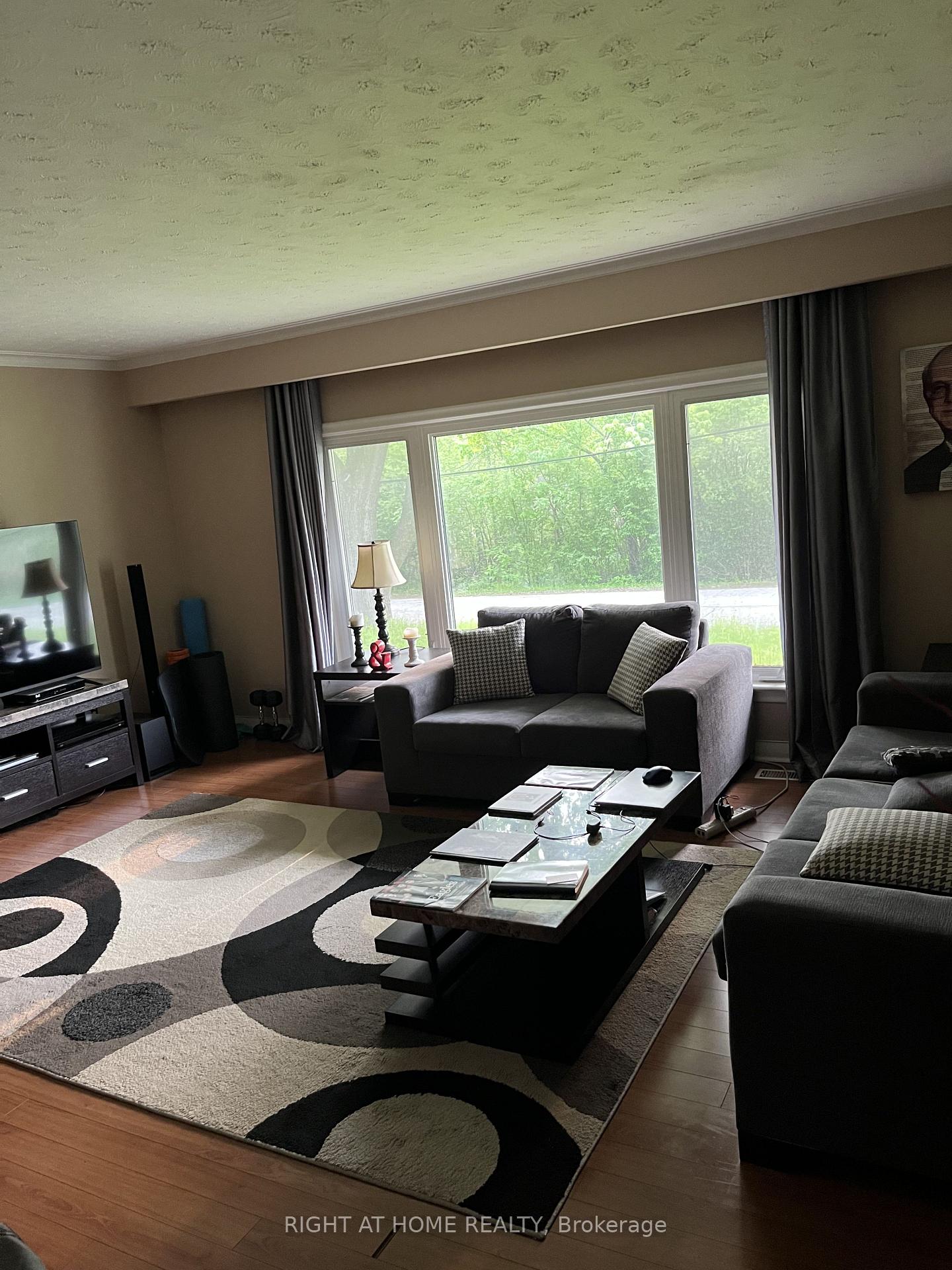Photo 2 of 4 Wendy Way, Richmond Hill, Oak Ridges — HOMEH