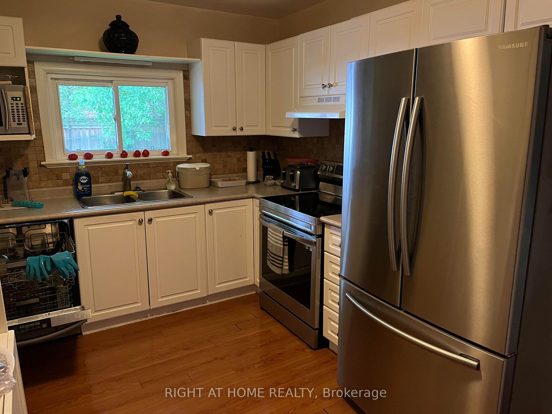 Photo 6 of 4 Wendy Way, Richmond Hill, Oak Ridges — HOMEH