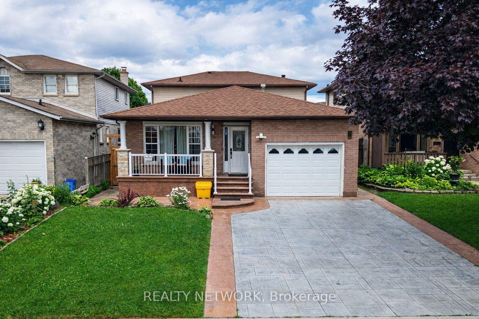 Photo of 214 Merrilee Crescent